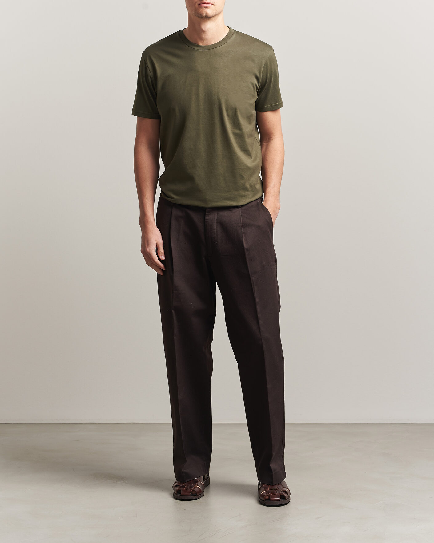 Homme | T-shirts | Sunspel | Riviera Midweight T-Shirt Deep Olive