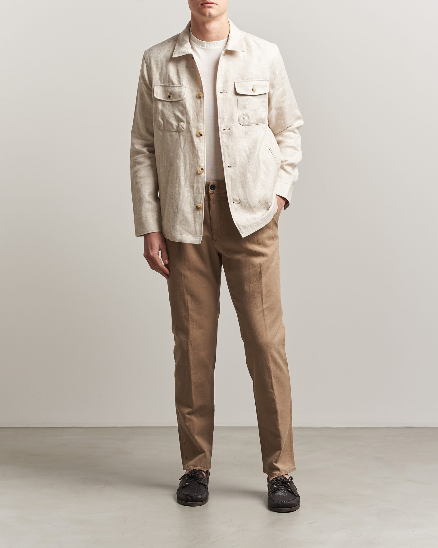 Homme | Pantalons | Incotex | Tapered Fit Pleated Linen Slacks Brown
