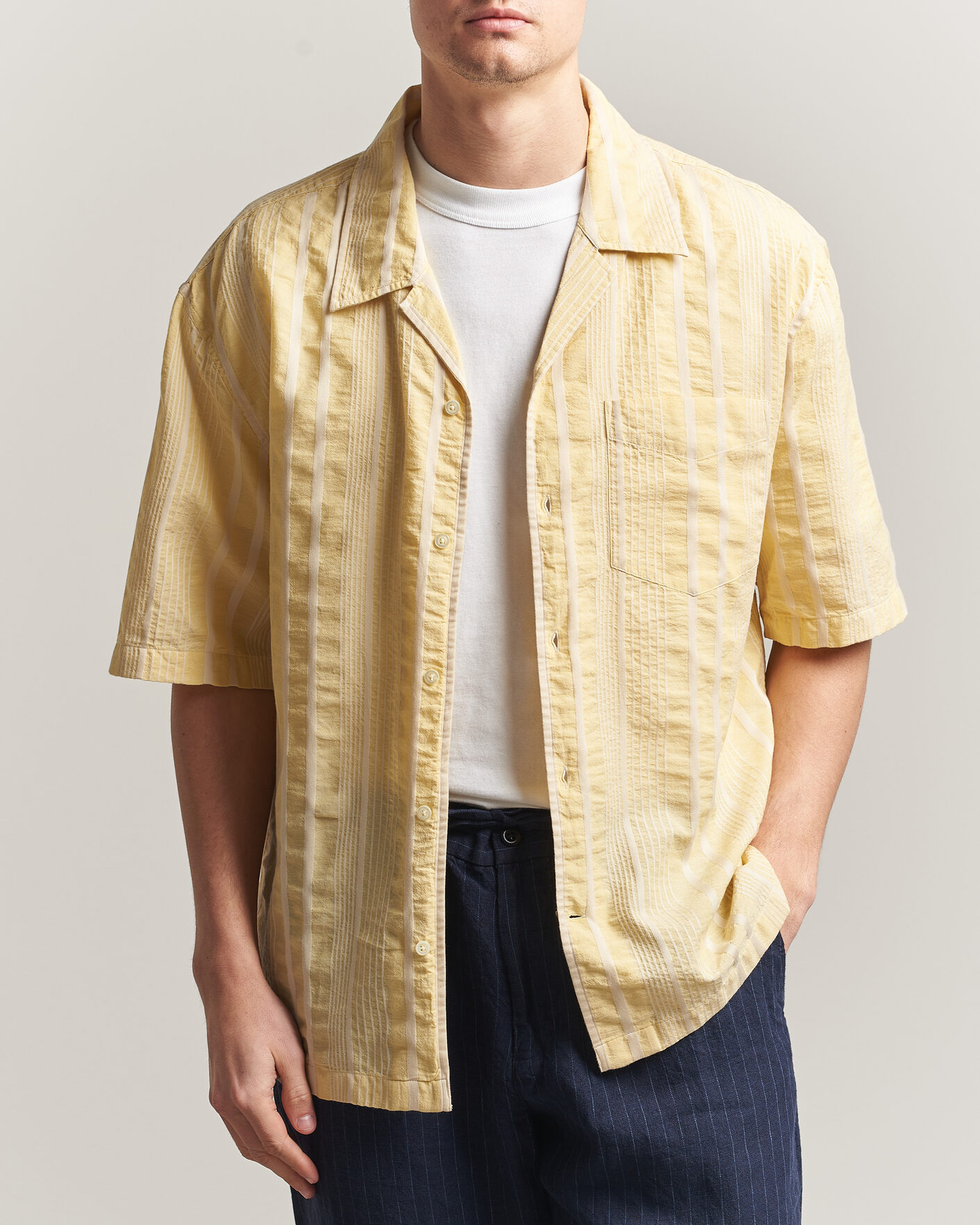 Homme | Chemises | Gant | Relaxed Fit Seersucker Camp Collar Shirt Light Mustard Yellow