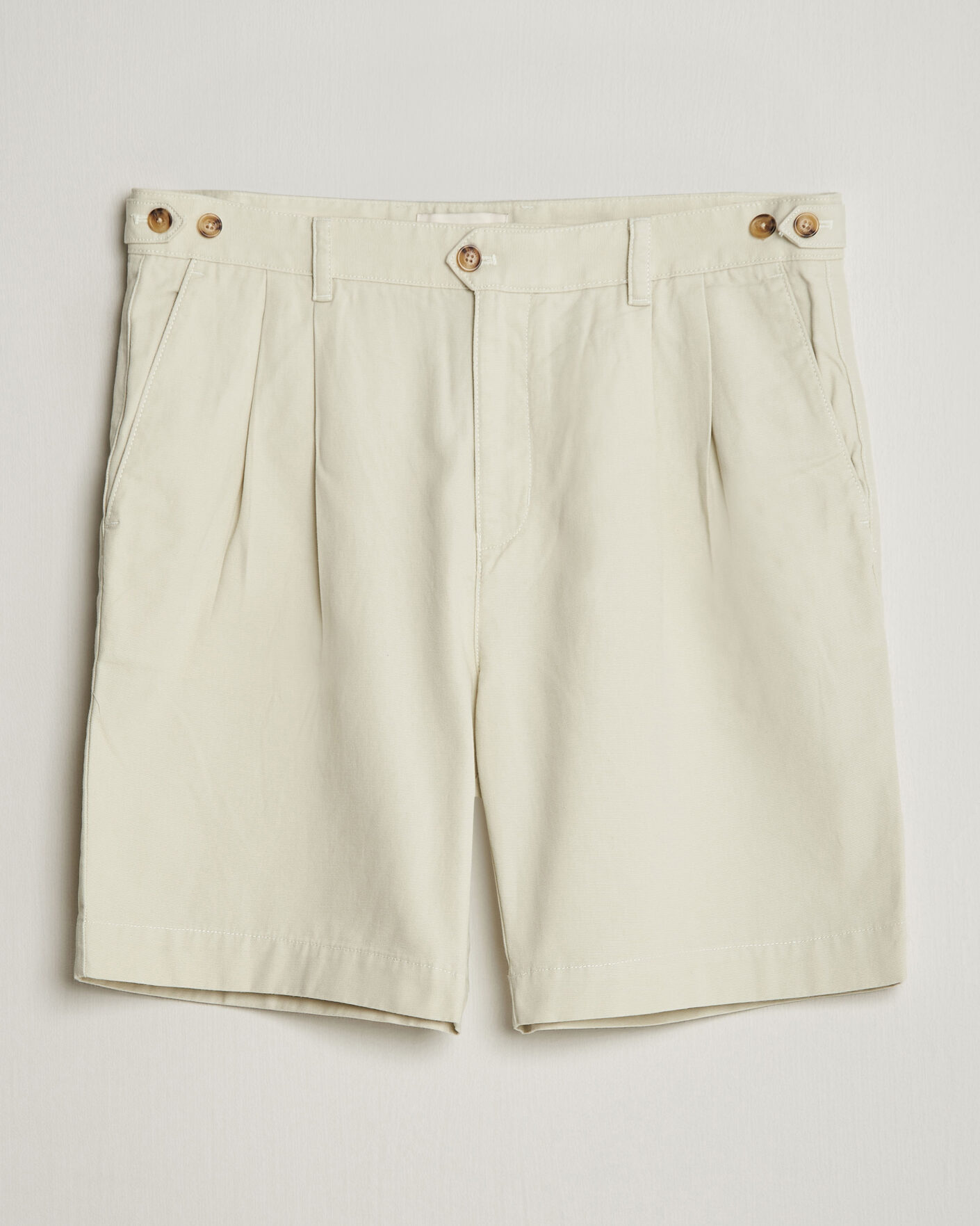 Homme | Shorts | GANT | Relaxed Light Canvas Pleated Shorts Sand
