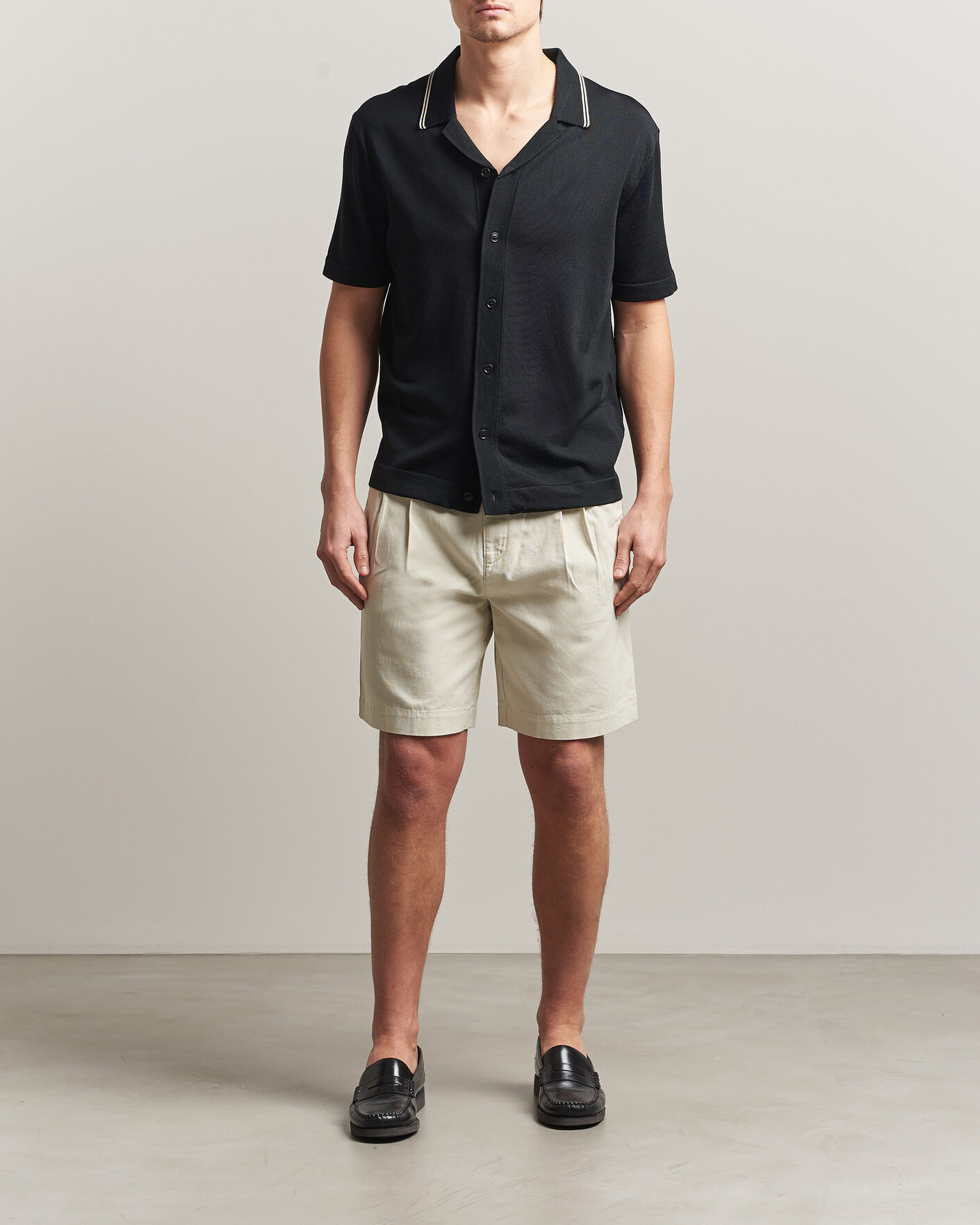 Homme | Shorts | Gant | Relaxed Light Canvas Pleated Shorts Sand
