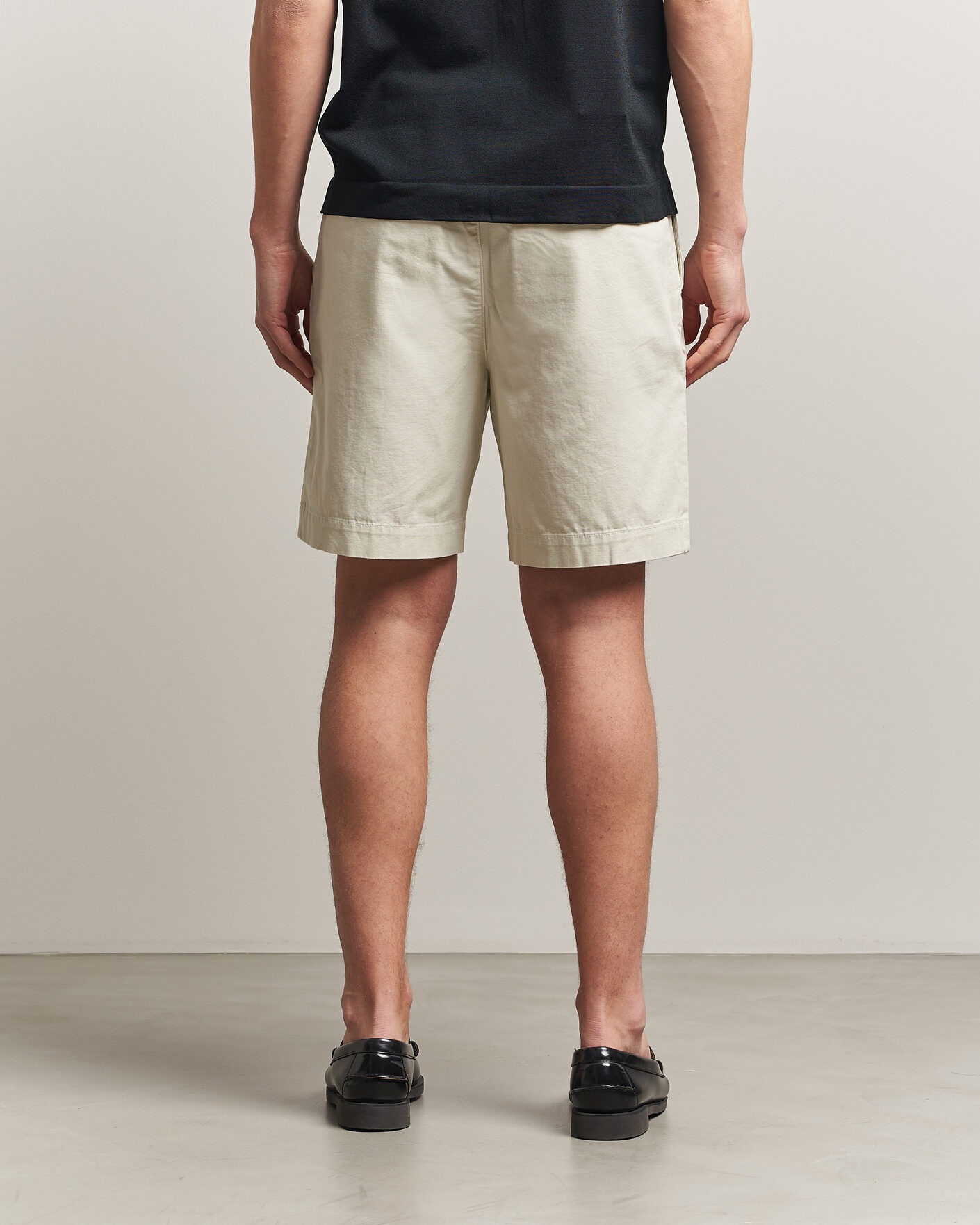 Homme | Shorts | Gant | Relaxed Light Canvas Pleated Shorts Sand