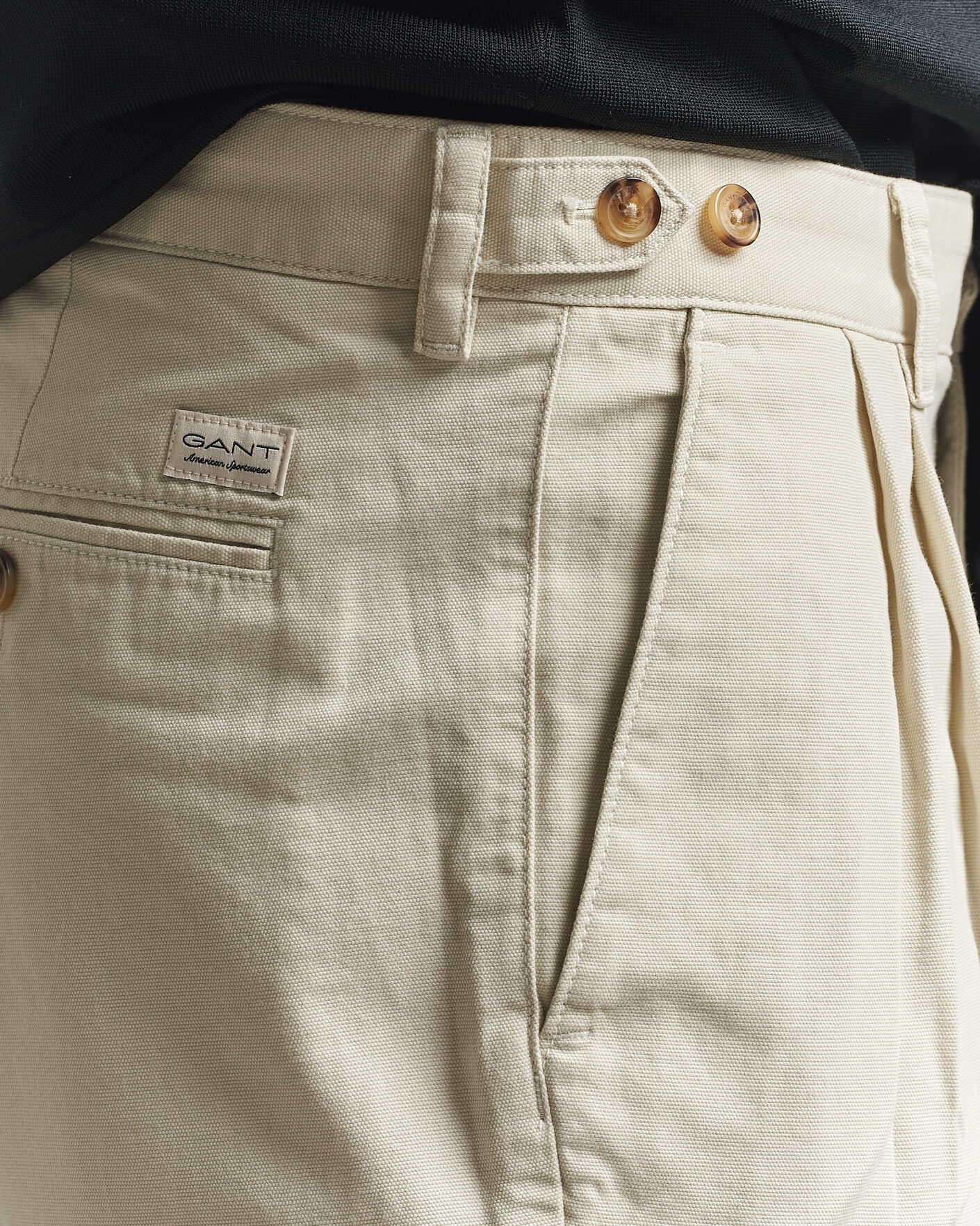 Homme | Shorts | GANT | Relaxed Light Canvas Pleated Shorts Sand