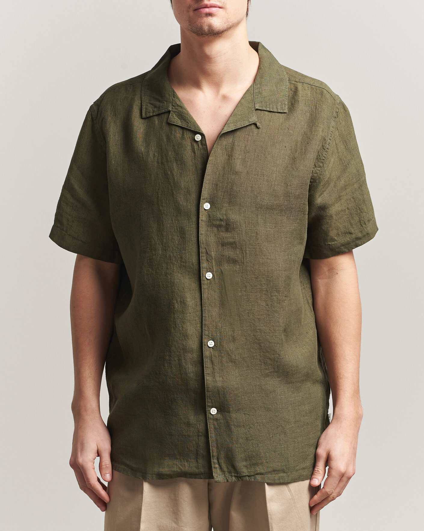 Homme | Chemises | KnowledgeCotton Apparel | Short Sleeve Linen Resort Shirt Burnt Olive