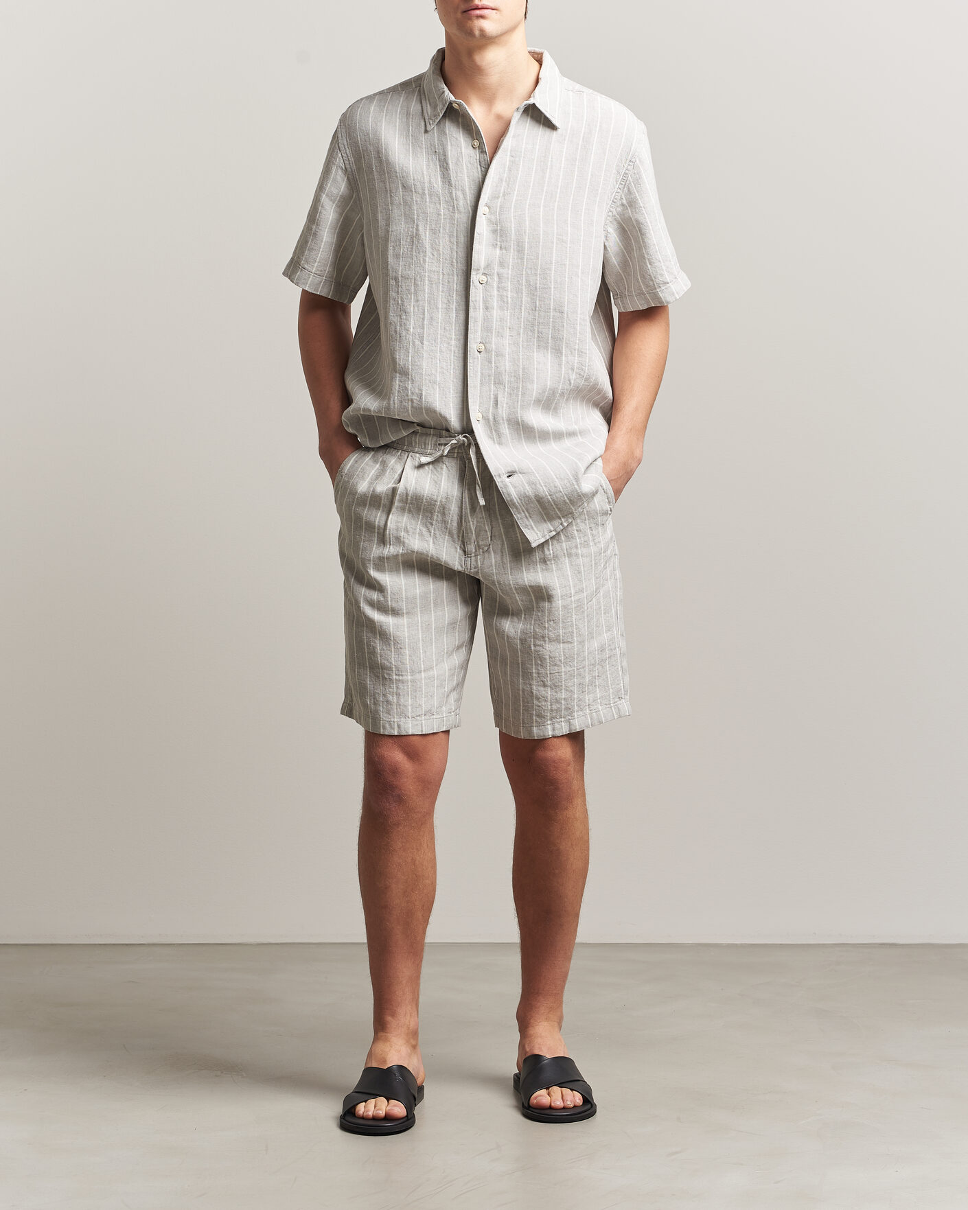Homme | Shorts | KnowledgeCotton Apparel | Striped Loose Linen Shorts Grey