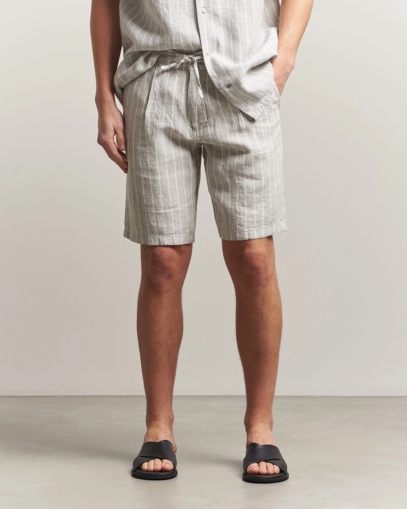 Homme | Shorts | KnowledgeCotton Apparel | Striped Loose Linen Shorts Grey