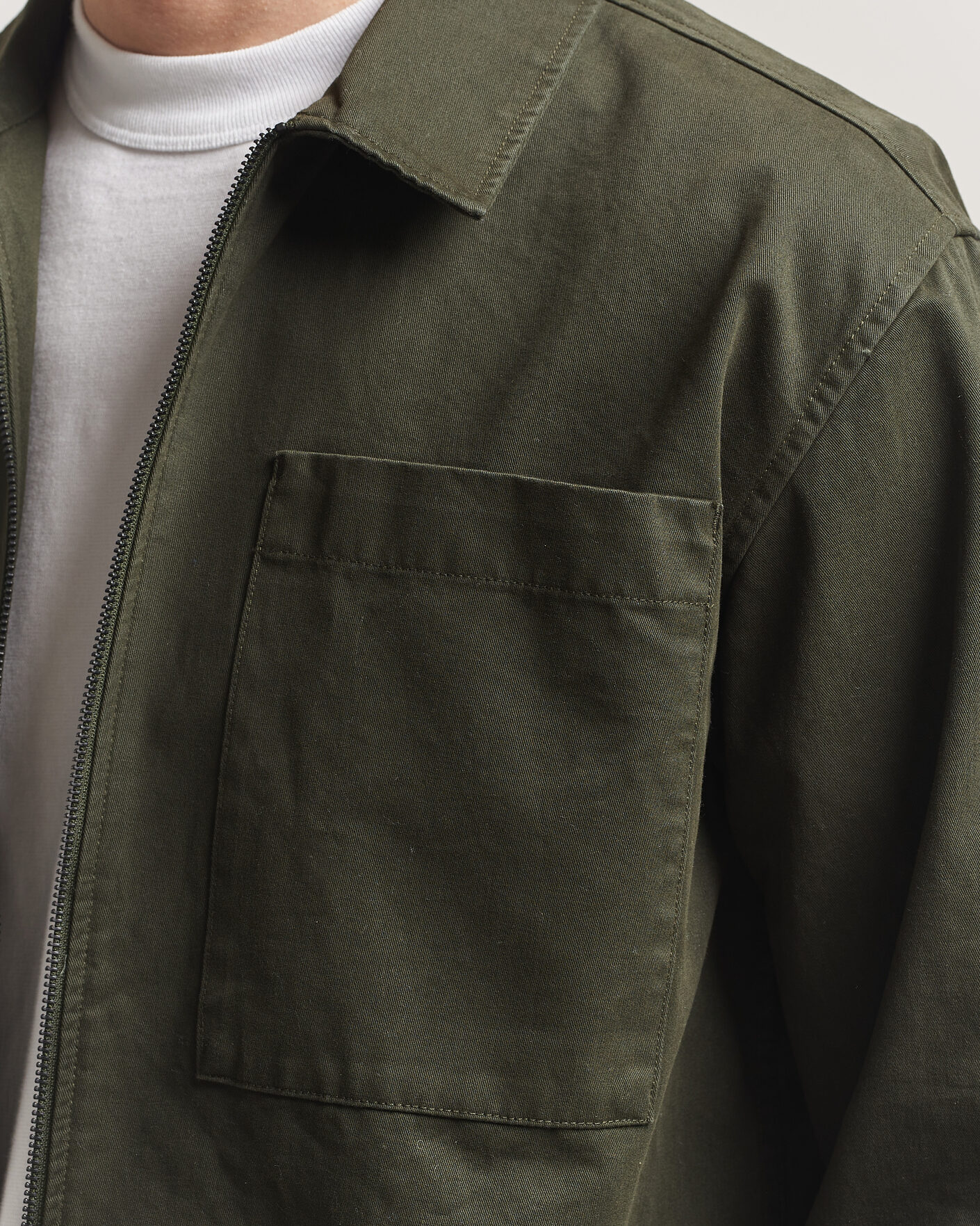 Homme | Chemises | KnowledgeCotton Apparel | Cotton Twill Stretch Zip Overshirt Forest Night