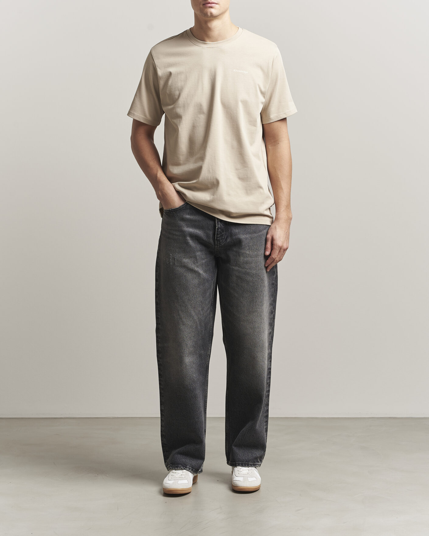 Homme | T-shirts | KnowledgeCotton Apparel | Back Print T-Shirt Light Feather Grey