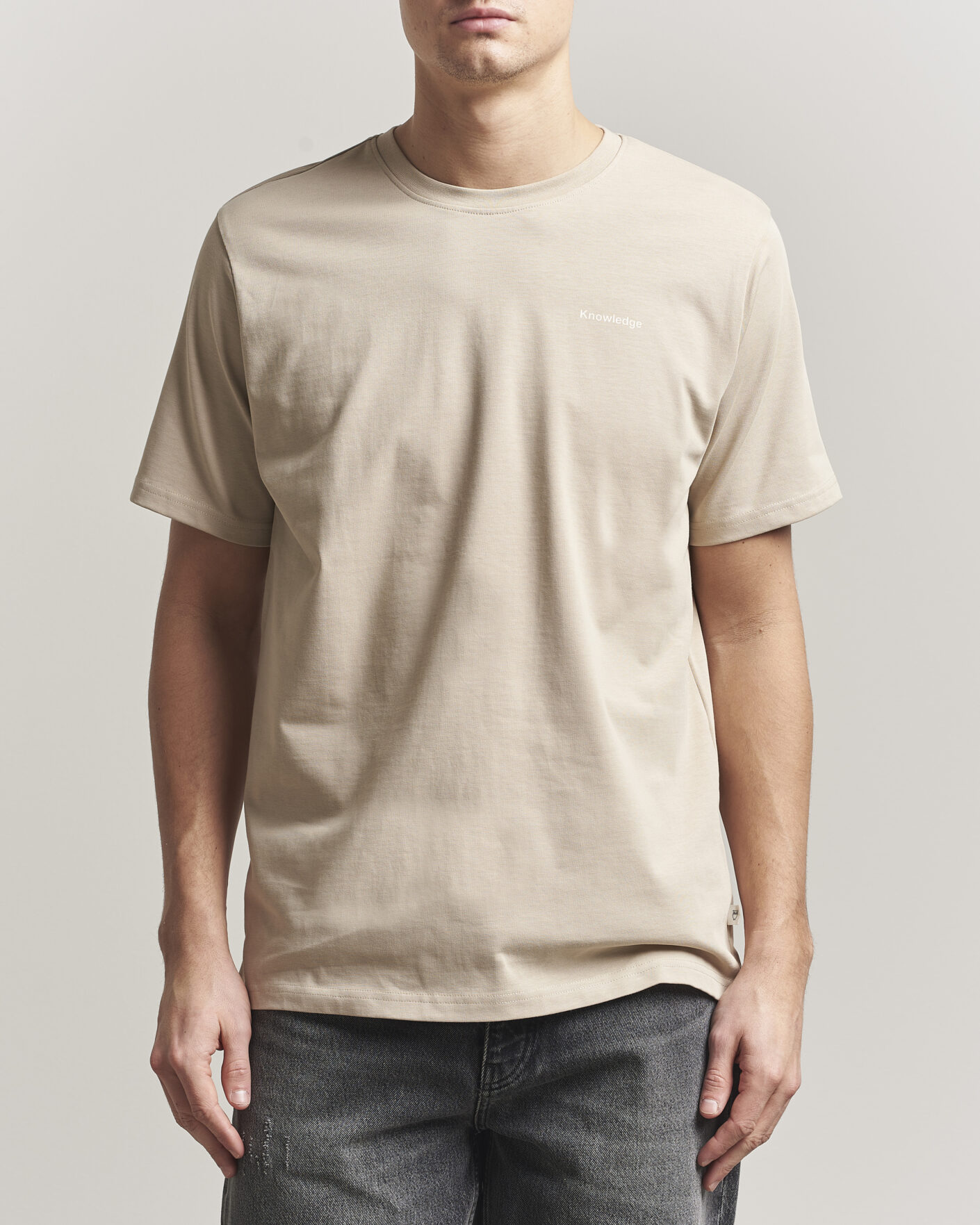 Homme | T-shirts | KnowledgeCotton Apparel | Back Print T-Shirt Light Feather Grey