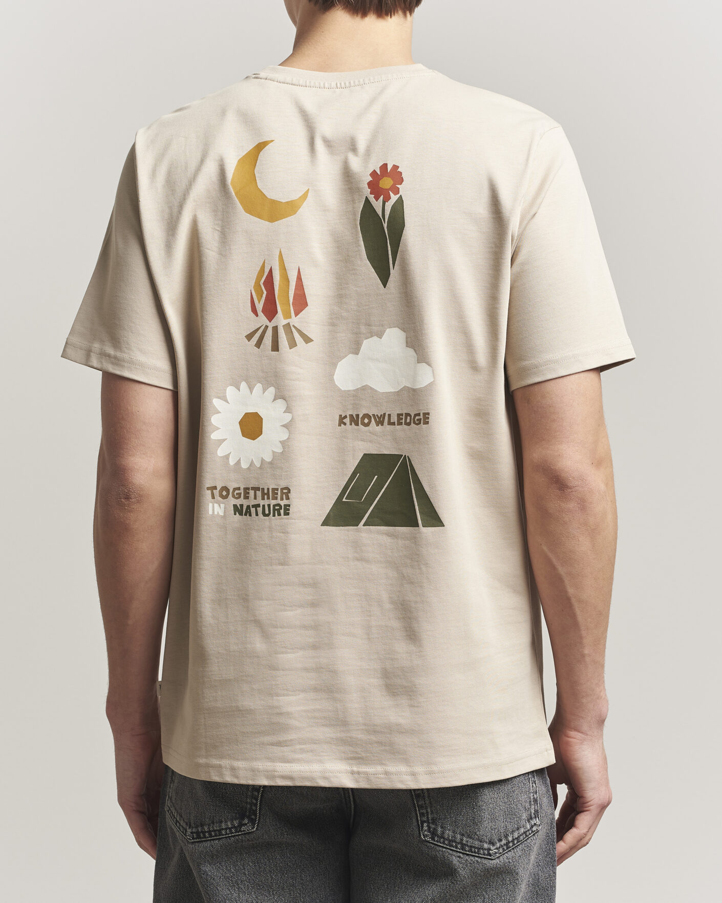 Homme | T-shirts | KnowledgeCotton Apparel | Back Print T-Shirt Light Feather Grey