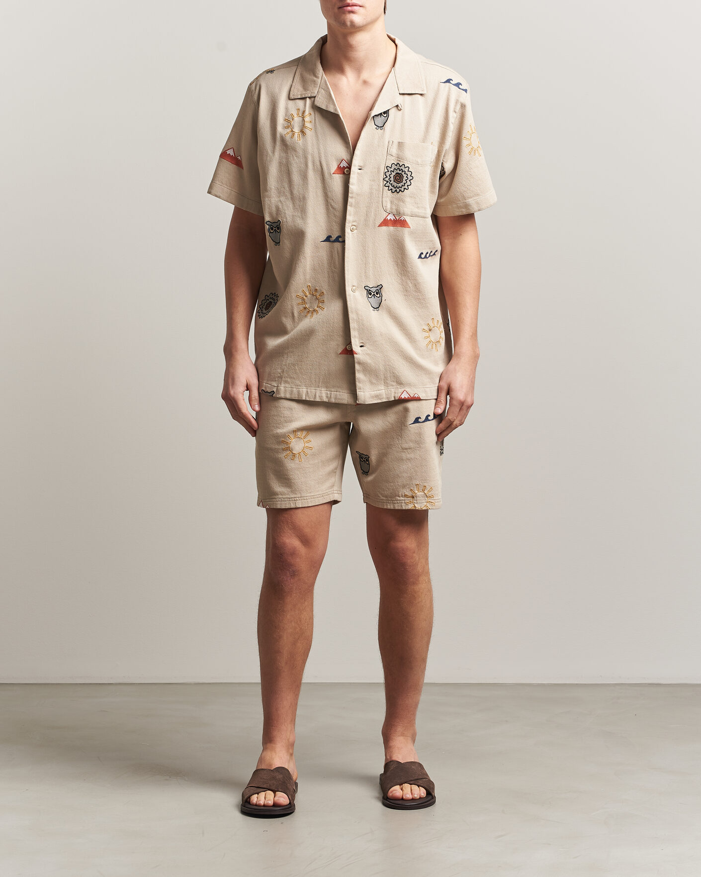 Homme | Shorts | KnowledgeCotton Apparel | Loose Embroidery Shorts Light Feather Grey
