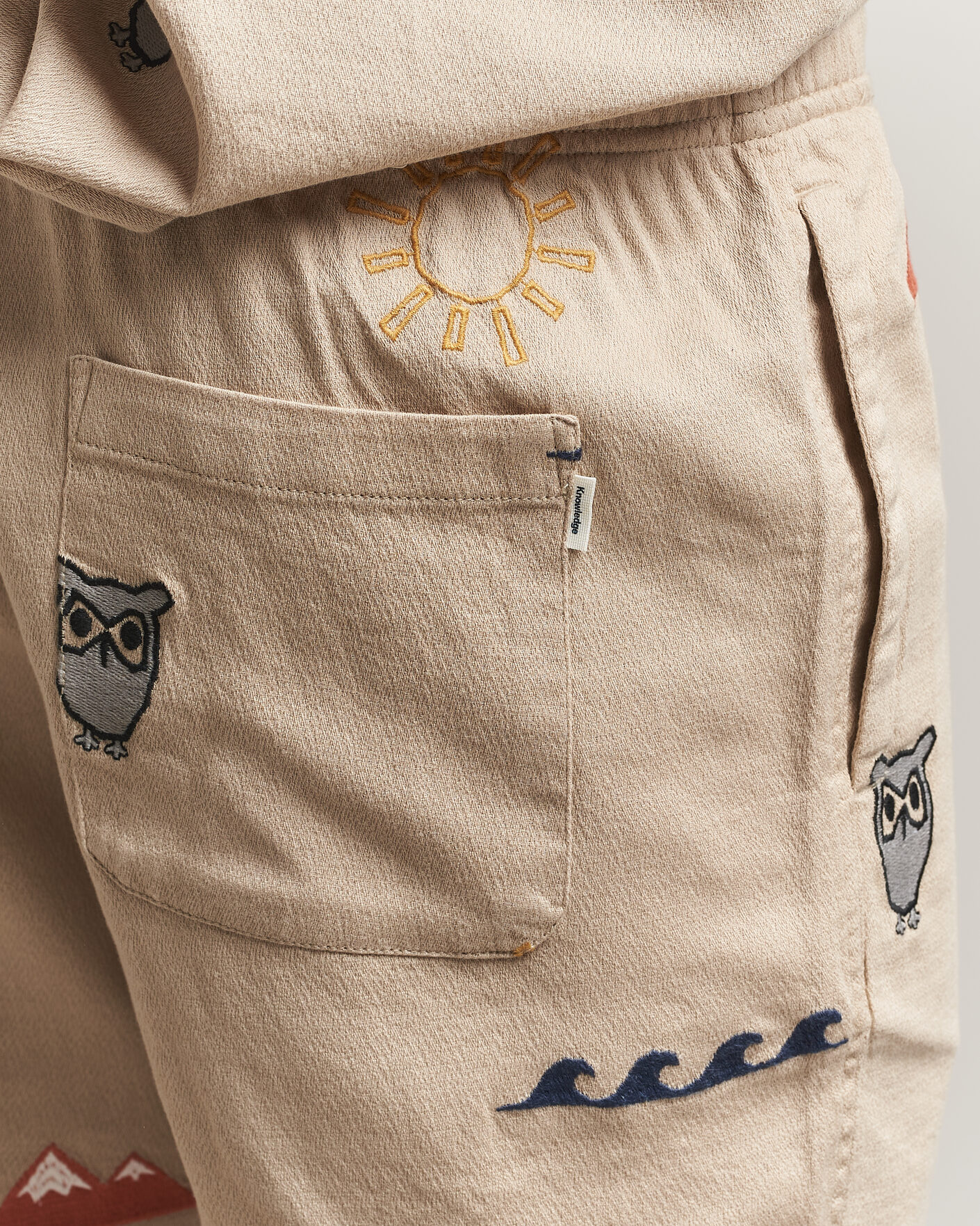 Homme | Shorts | KnowledgeCotton Apparel | Loose Embroidery Shorts Light Feather Grey
