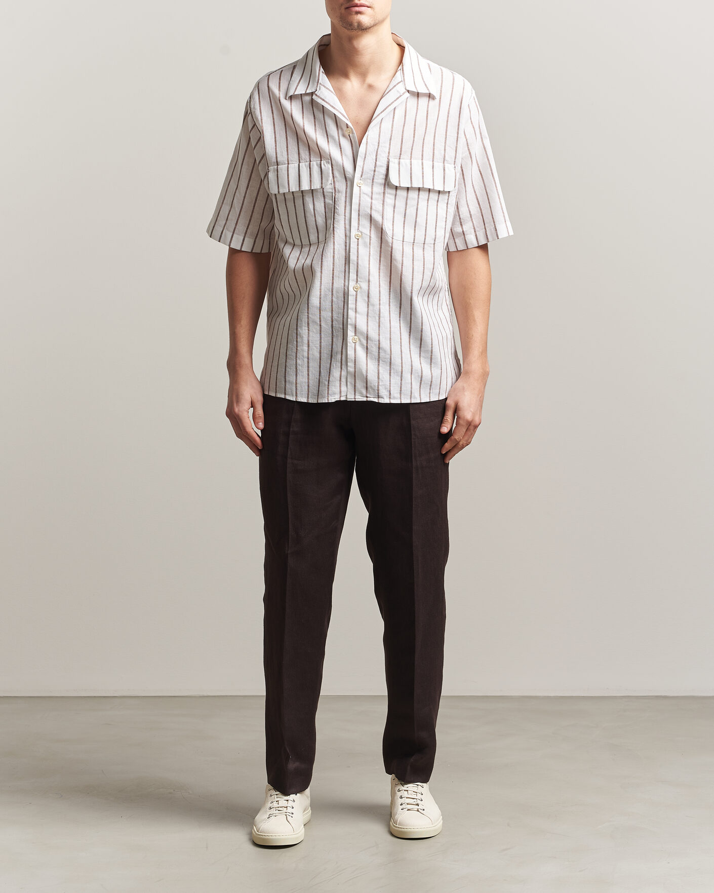 Homme | Chemises | Oscar Jacobson | Striped Short Sleeve Linen Shirt Brown/White