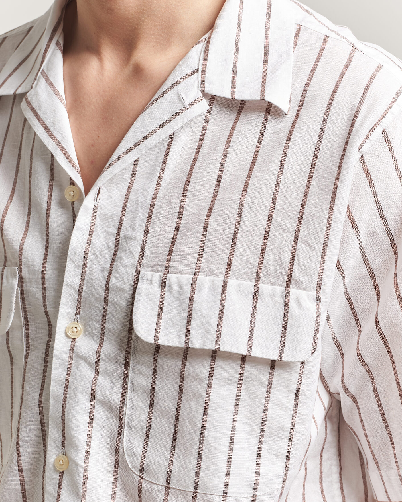 Homme | Chemises | Oscar Jacobson | Striped Short Sleeve Linen Shirt Brown/White