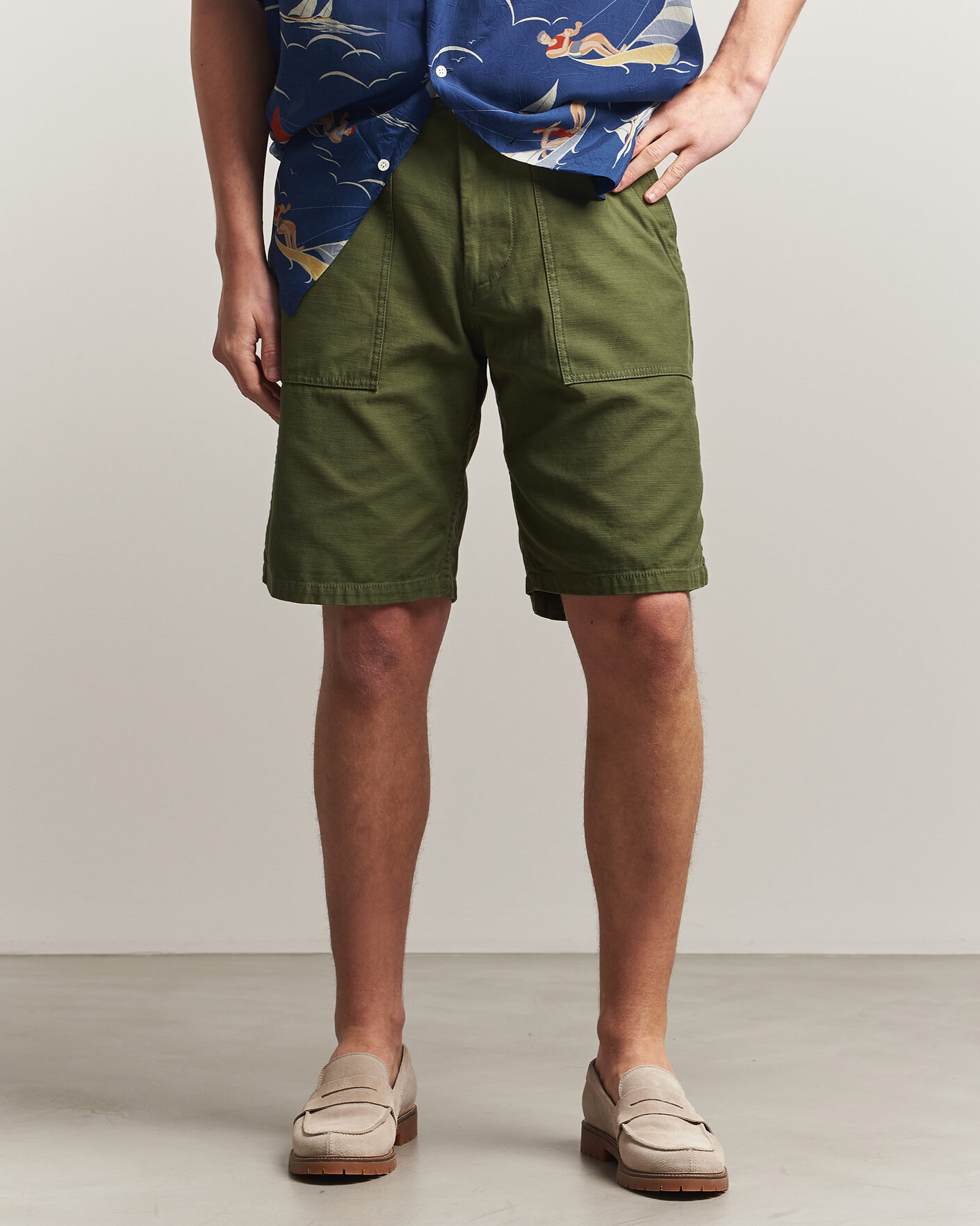 Homme | Shorts | BEAMS PLUS | MIL Utility Sateen Shorts Olive