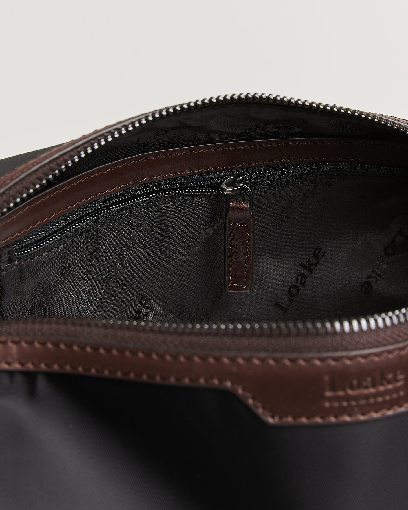 Homme | Sacs | Loake Shoemakers | Welland Nylon/Leather Washbag Black