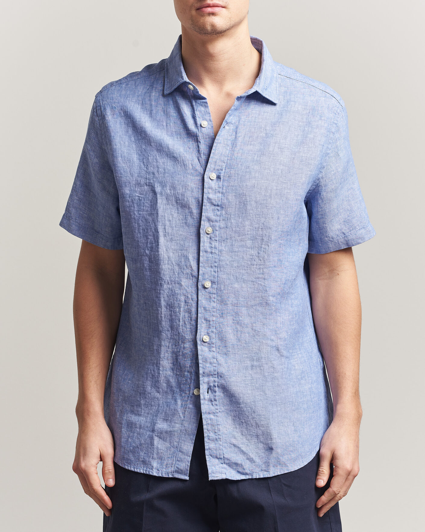 Homme | Chemises | Charles Tyrwhitt | Pure Linen Short Sleeve Slim Fit Shirt Cornflower Blue