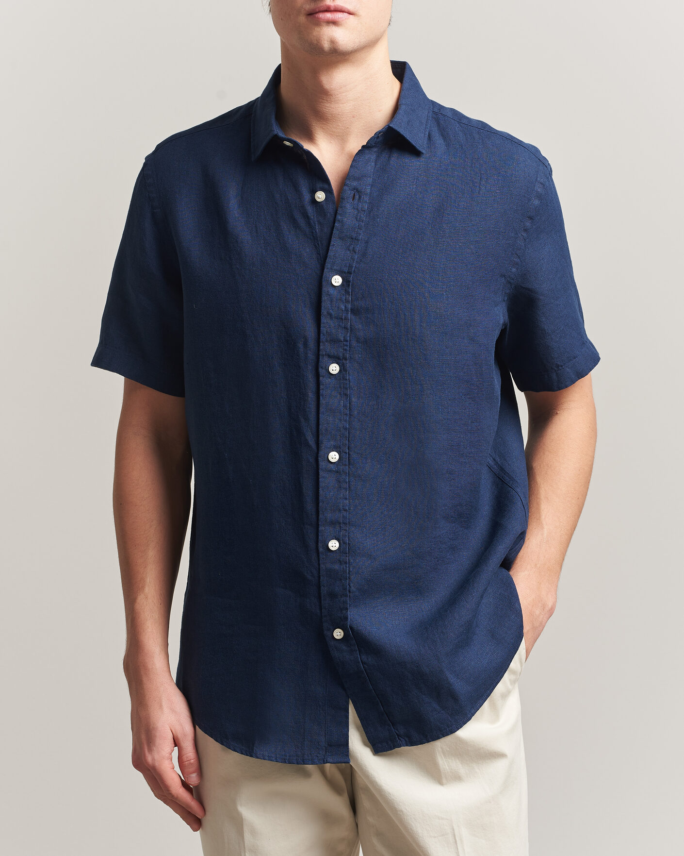 Homme | Chemises | Charles Tyrwhitt | Pure Linen Short Sleeve Slim Fit Shirt Navy