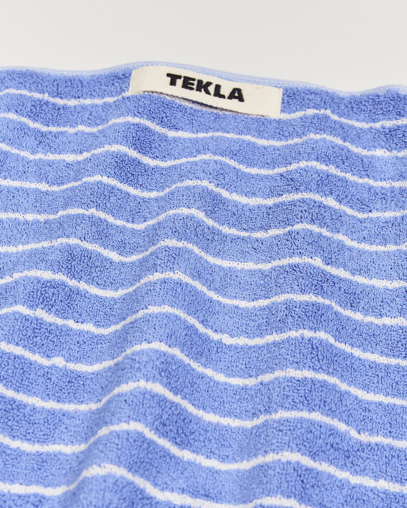 Homme | Tissus | Tekla | Organic Terry Hand Towel Clear Blue Stripes