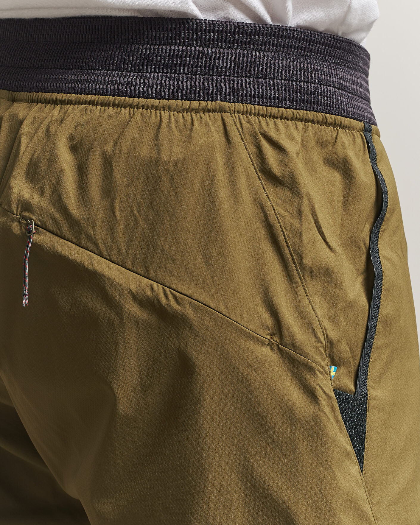Homme | Shorts | Klättermusen | Nal Windbreaker Shorts Olive