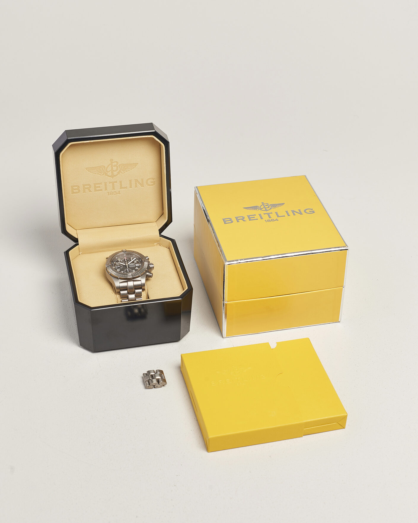 Homme | Pre-Owned & Vintage Watches | Breitling Pre-Owned | Avenger Titanium Chrono 