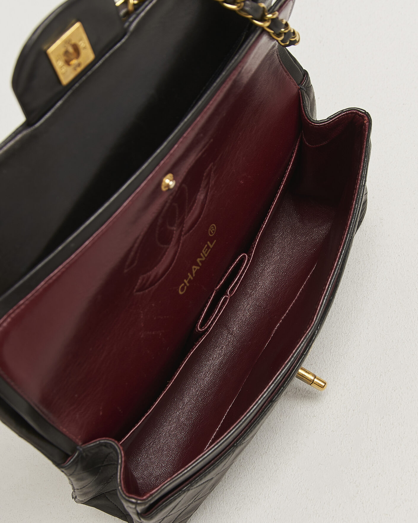 Homme | Pre-Owned & Vintage Bags | Chanel Pre-Owned | Classic Medium Double Flap Bag Black