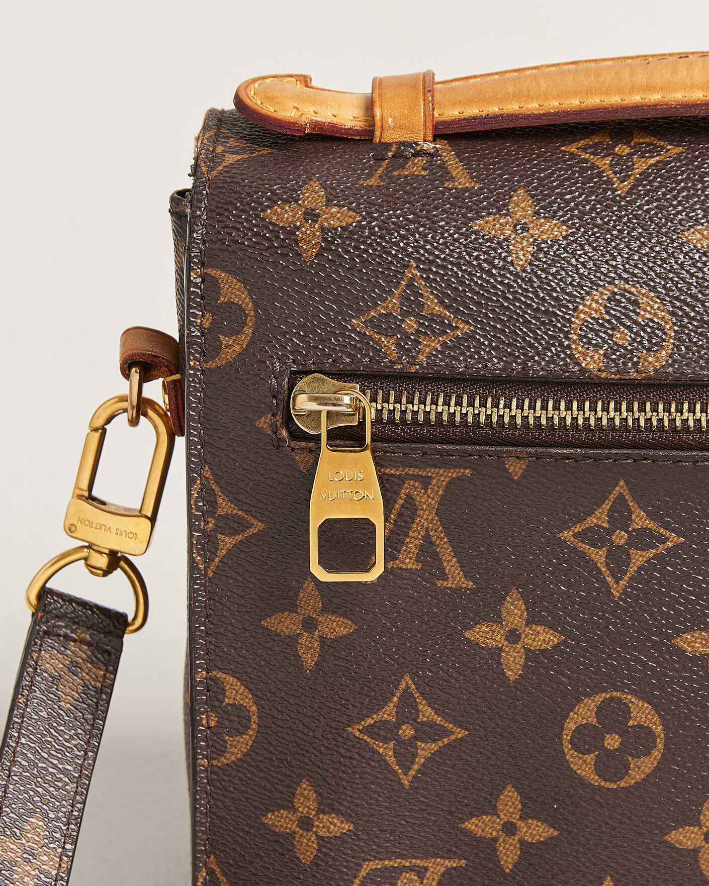 Homme | Pre-Owned & Vintage Bags | Louis Vuitton Pre-Owned | Pochette Métis Monogram