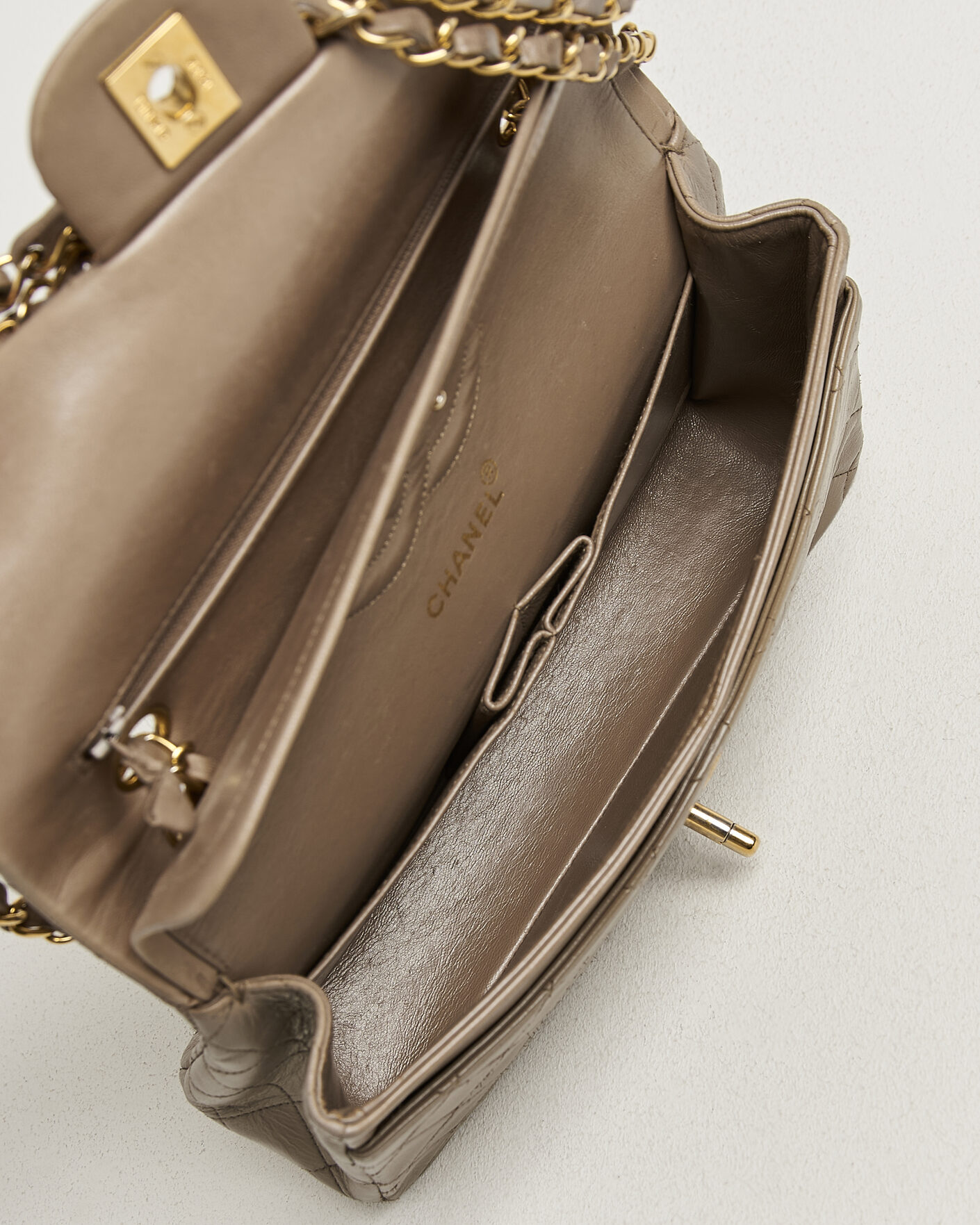 Homme | Pre-Owned & Vintage Bags | Chanel Pre-Owned | Classic Medium Double Flap Bag Lambskin Beige