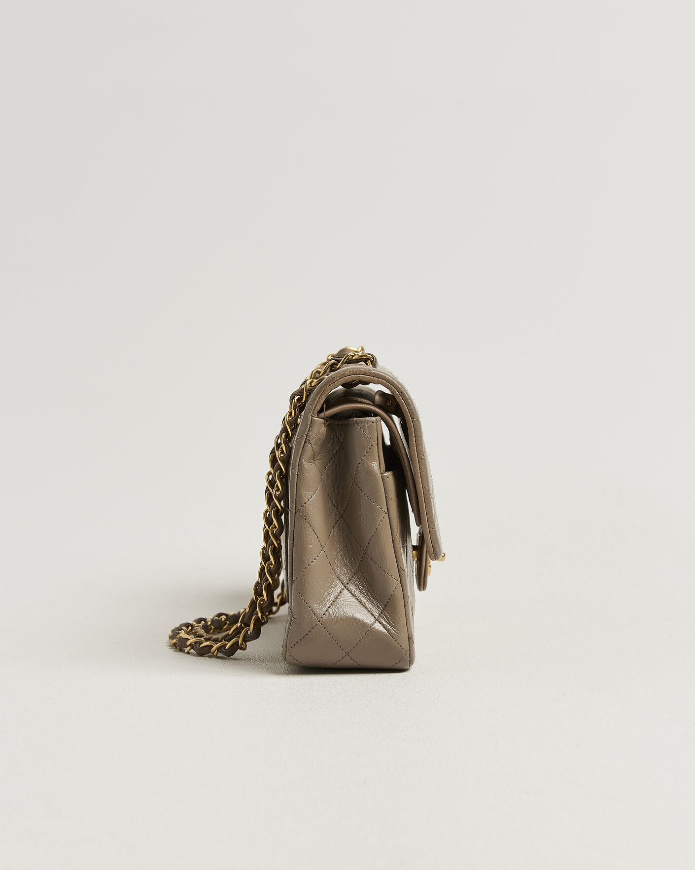 Homme | Pre-Owned & Vintage Bags | Chanel Pre-Owned | Classic Medium Double Flap Bag Lambskin Beige