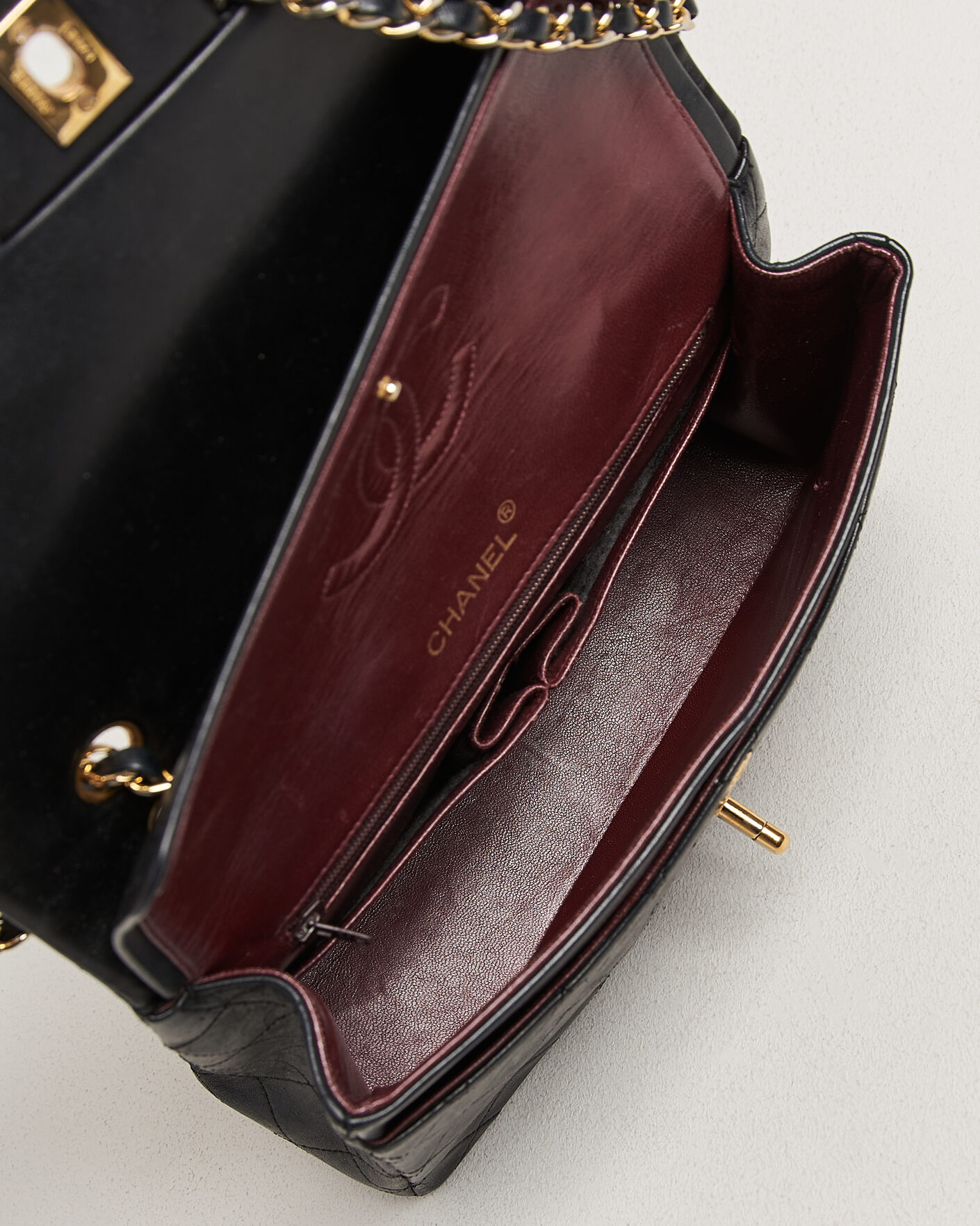 Homme | Pre-Owned & Vintage Bags | Chanel Pre-Owned | Classic Medium Square Double Flap Bag Lambskin Black