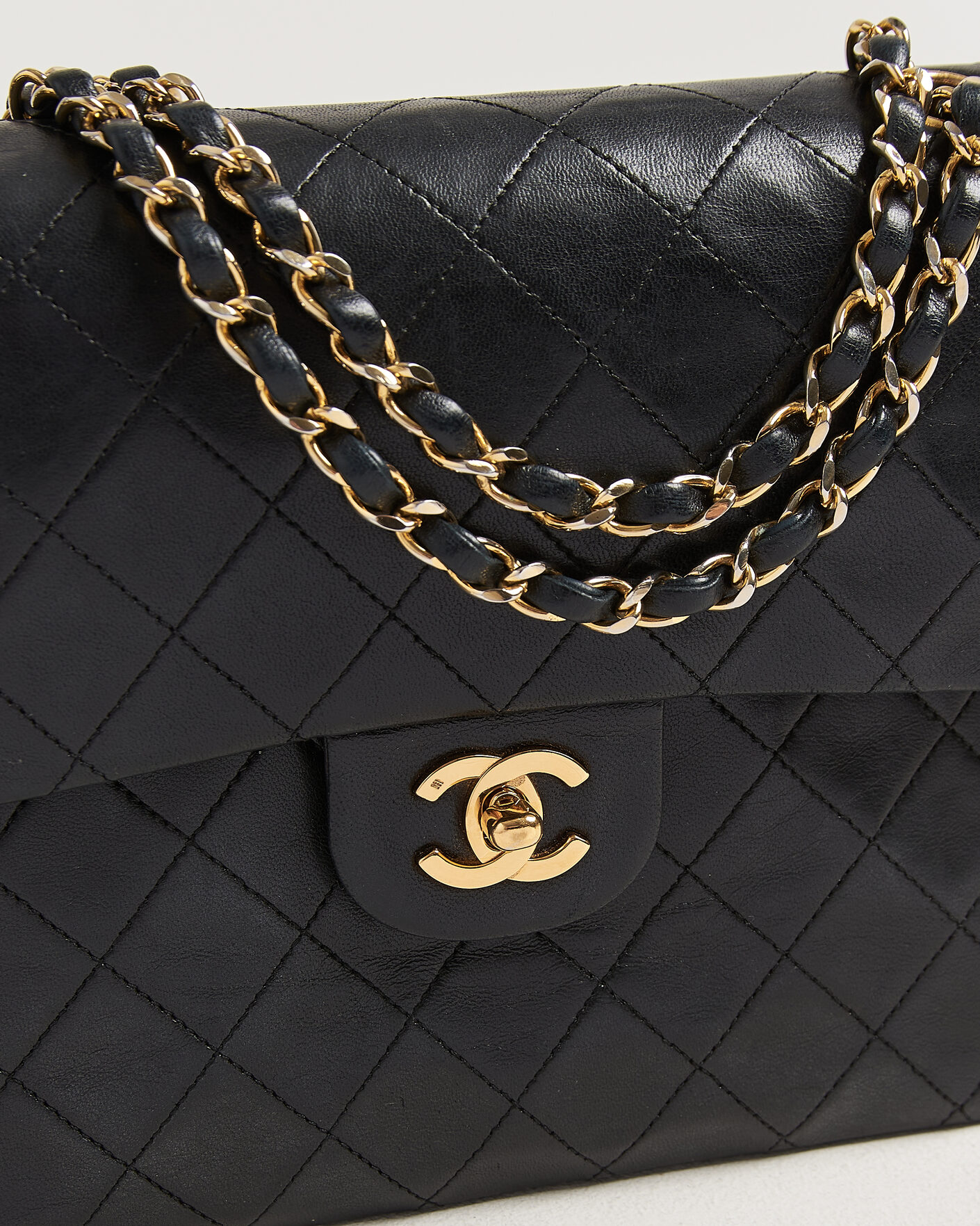 Homme | Pre-Owned & Vintage Bags | Chanel Pre-Owned | Classic Medium Square Double Flap Bag Lambskin Black