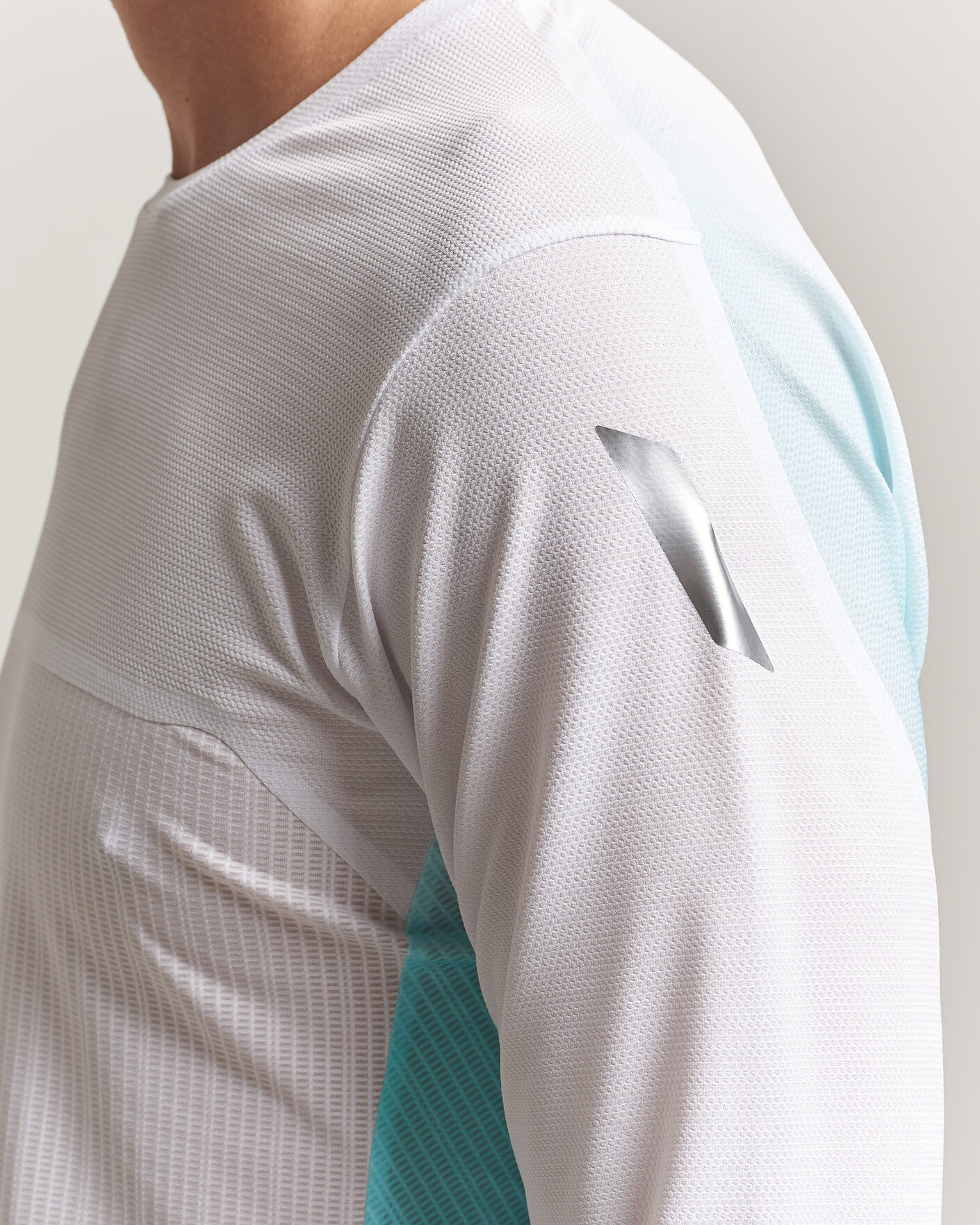 Homme | T-shirts | SOAR Running | Hot Weather Long Sleeve Tee White/Blue