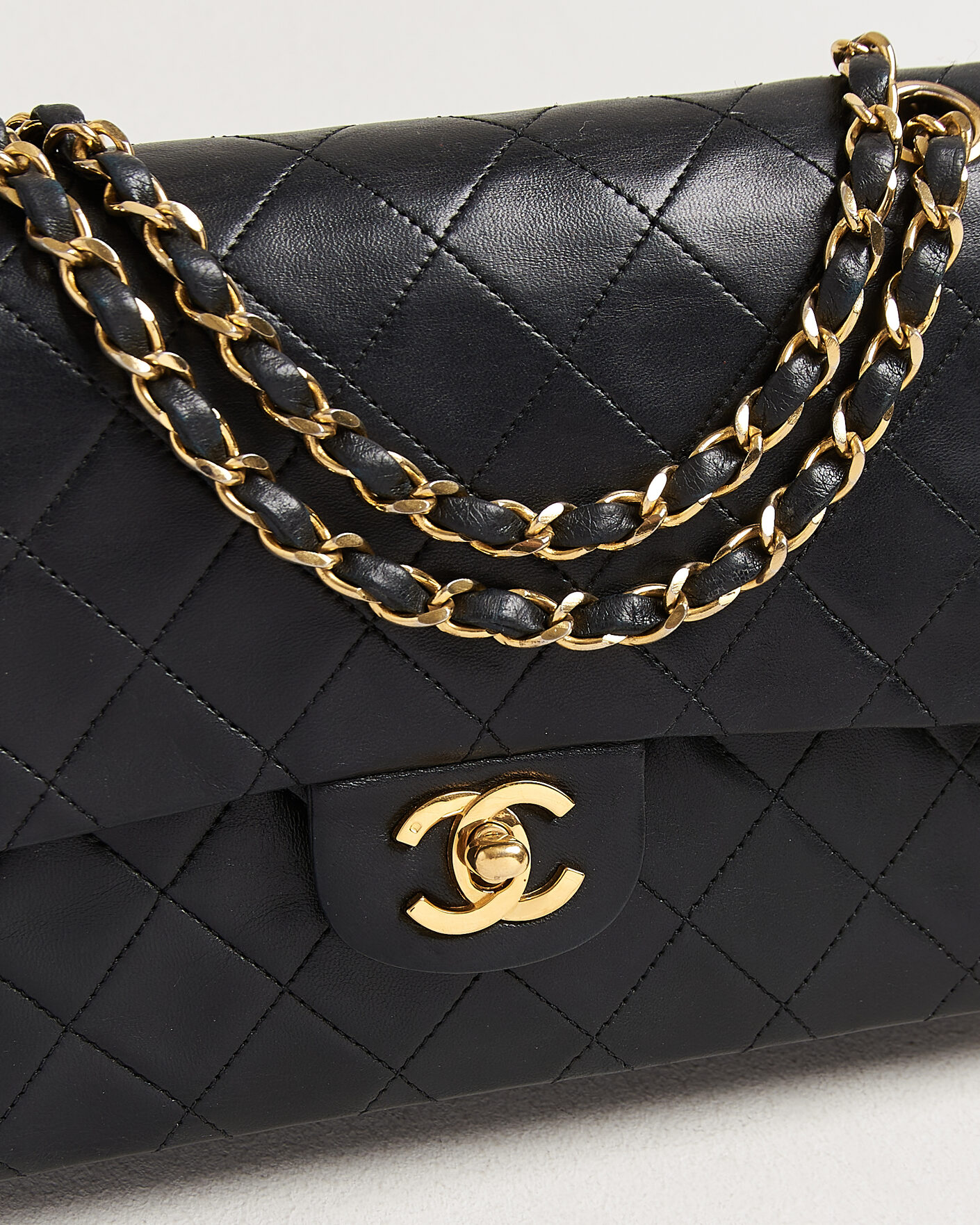 Homme | Pre-Owned & Vintage Bags | Chanel Pre-Owned | Classic Medium Double Flap Bag Lambskin Black