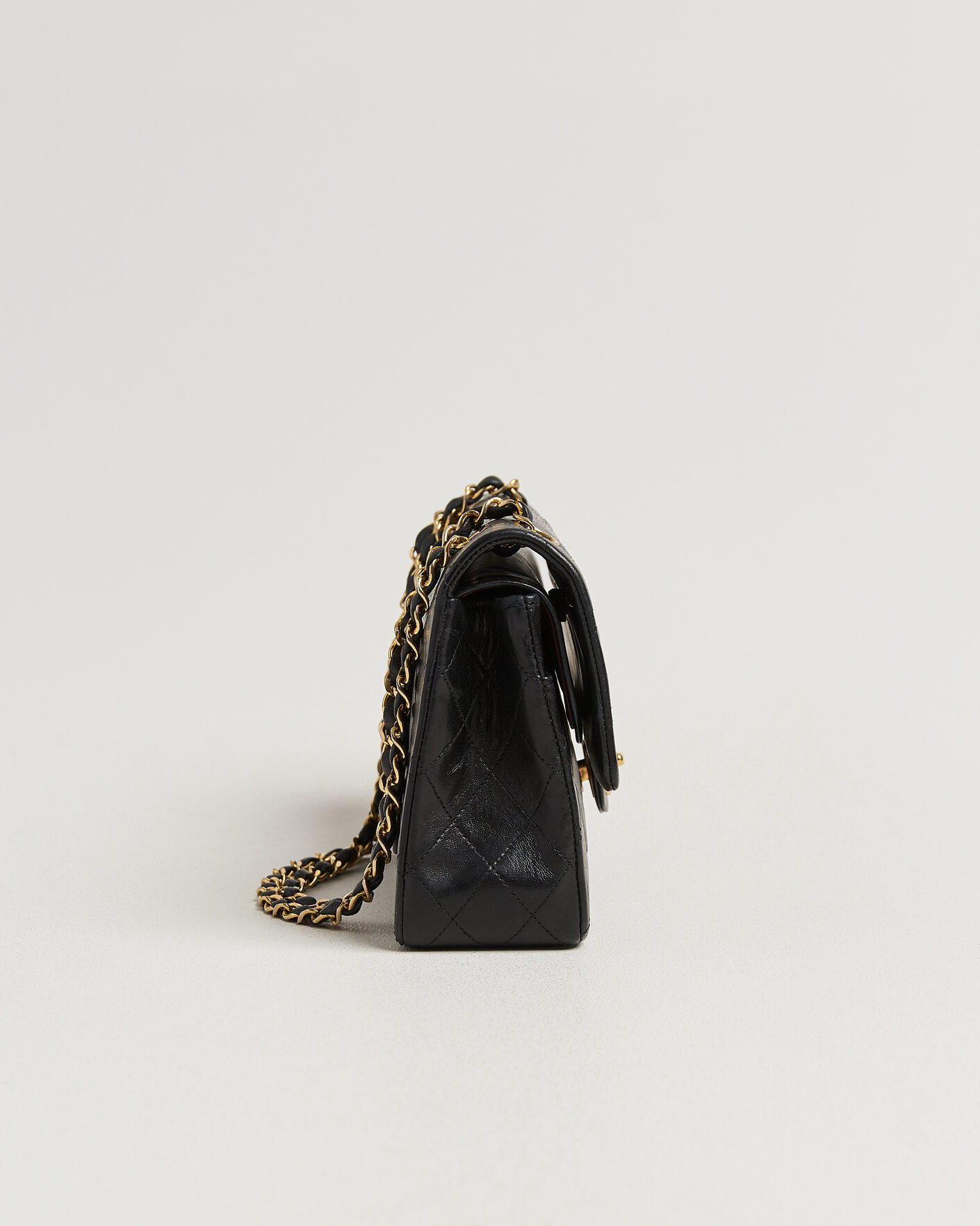 Homme | Pre-Owned & Vintage Bags | Chanel Pre-Owned | Classic Medium Double Flap Bag Lambskin Black