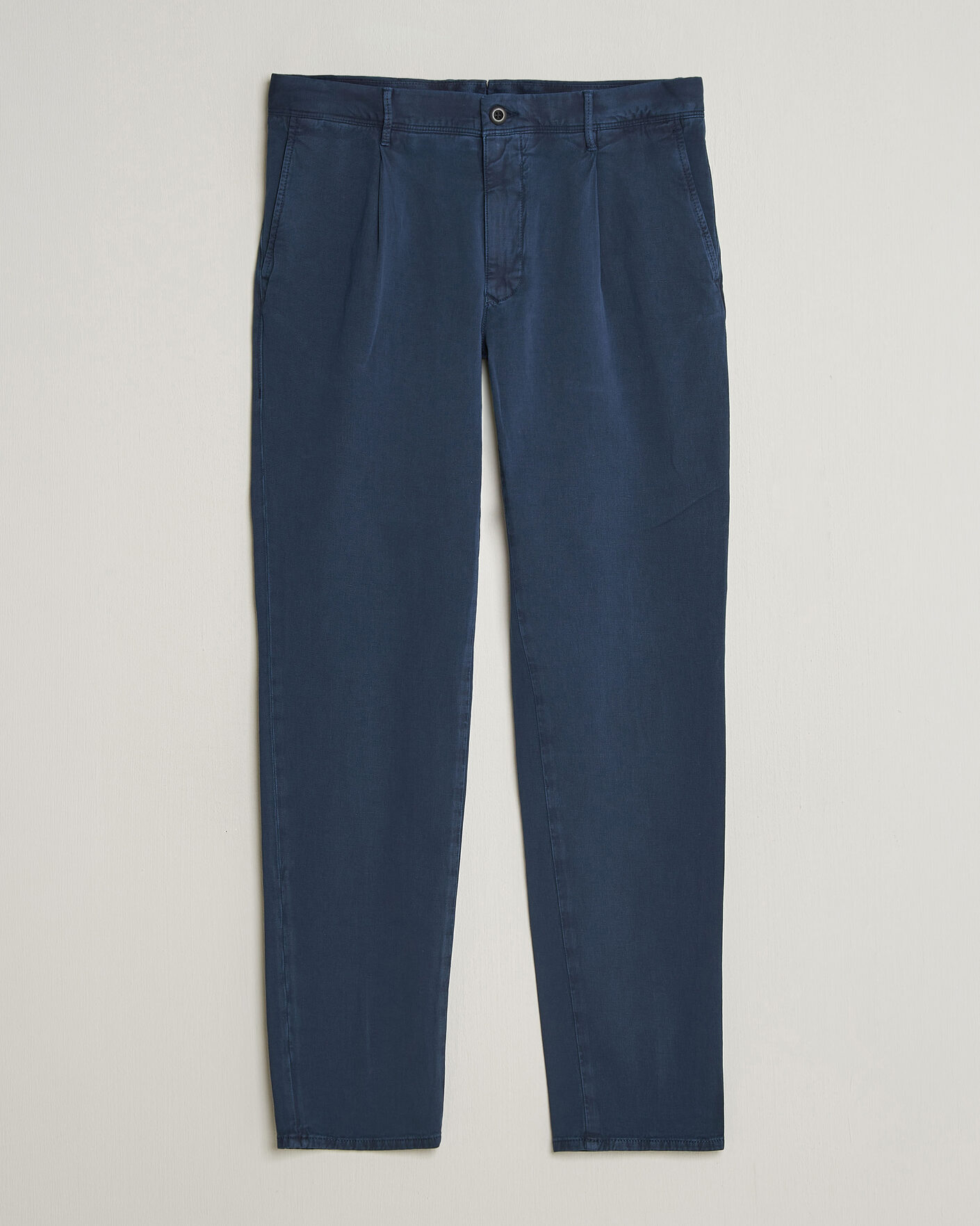 Homme | Pantalons | Incotex | Tapered Fit Pleated Linen Slacks Navy