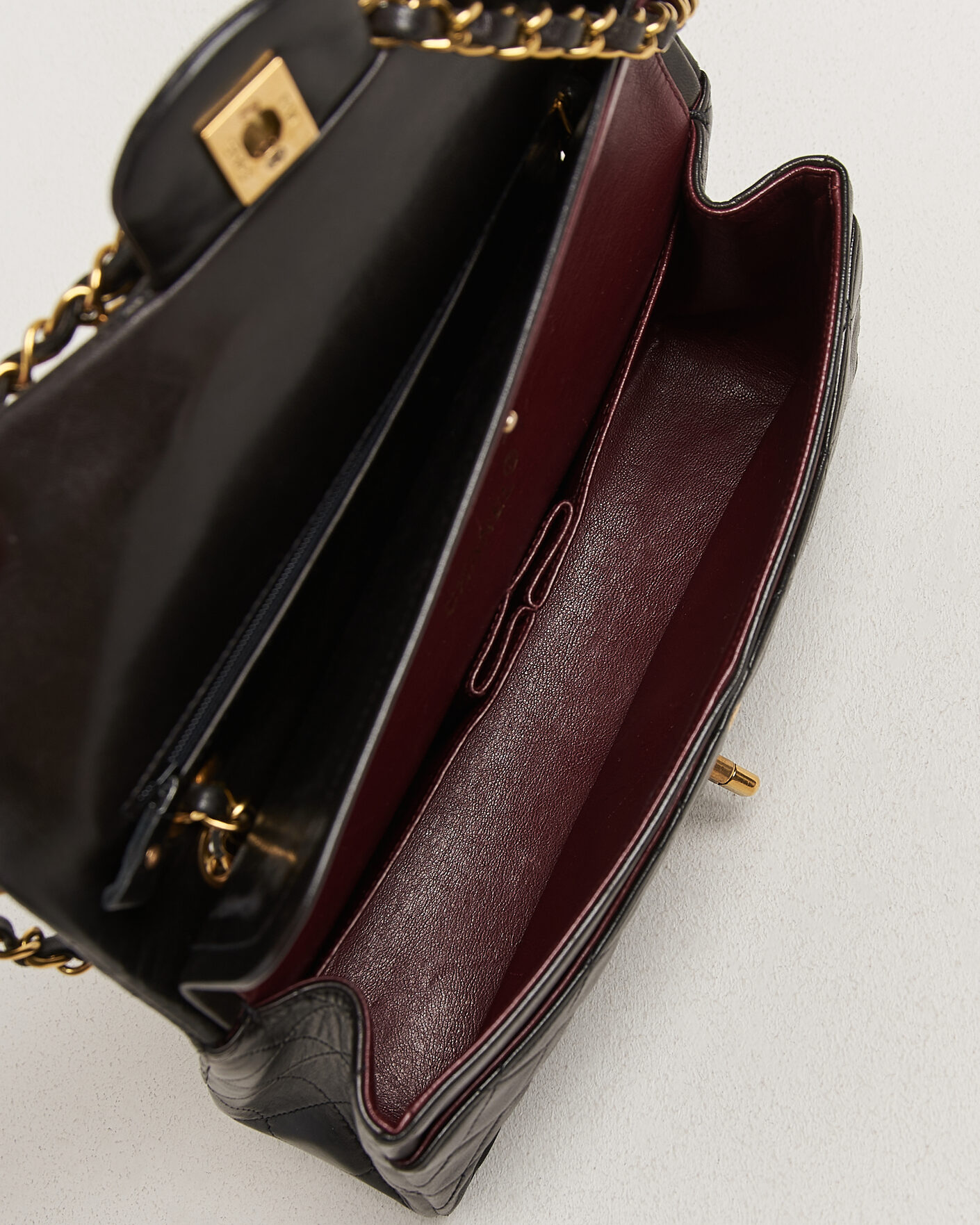 Homme | Pre-Owned & Vintage Bags | Chanel Pre-Owned | Classic Medium Double Flap Bag Lambskin Black