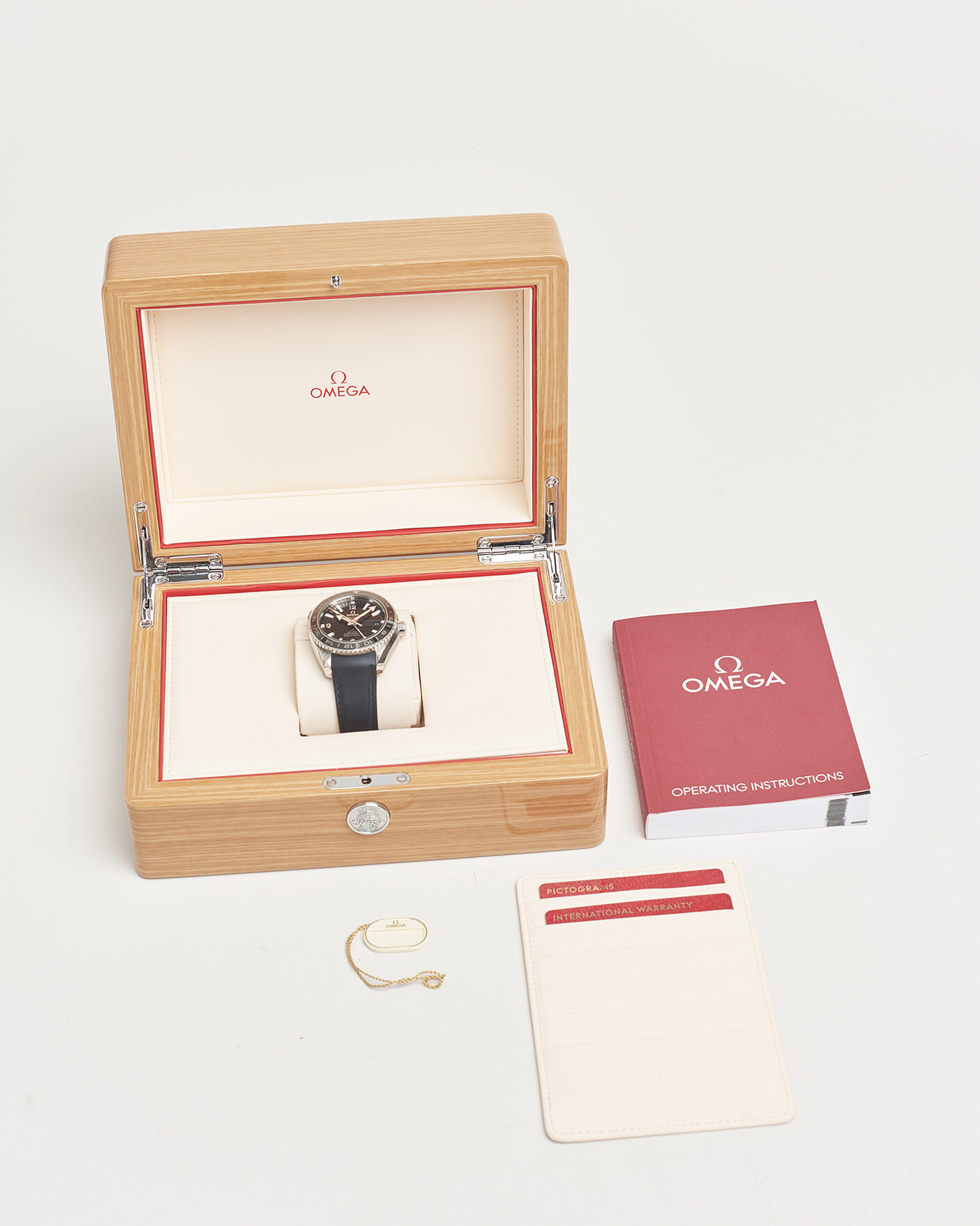 Homme | Omega Pre-Owned Seamaster Planet Ocean 600M GMT | Omega Pre-Owned | Seamaster Planet Ocean 600M GMT
