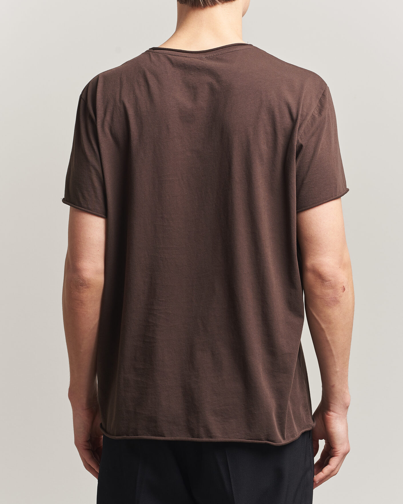 Homme | T-shirts | Filippa K | Roll Neck Crew Neck T-Shirt Dark Chocolate