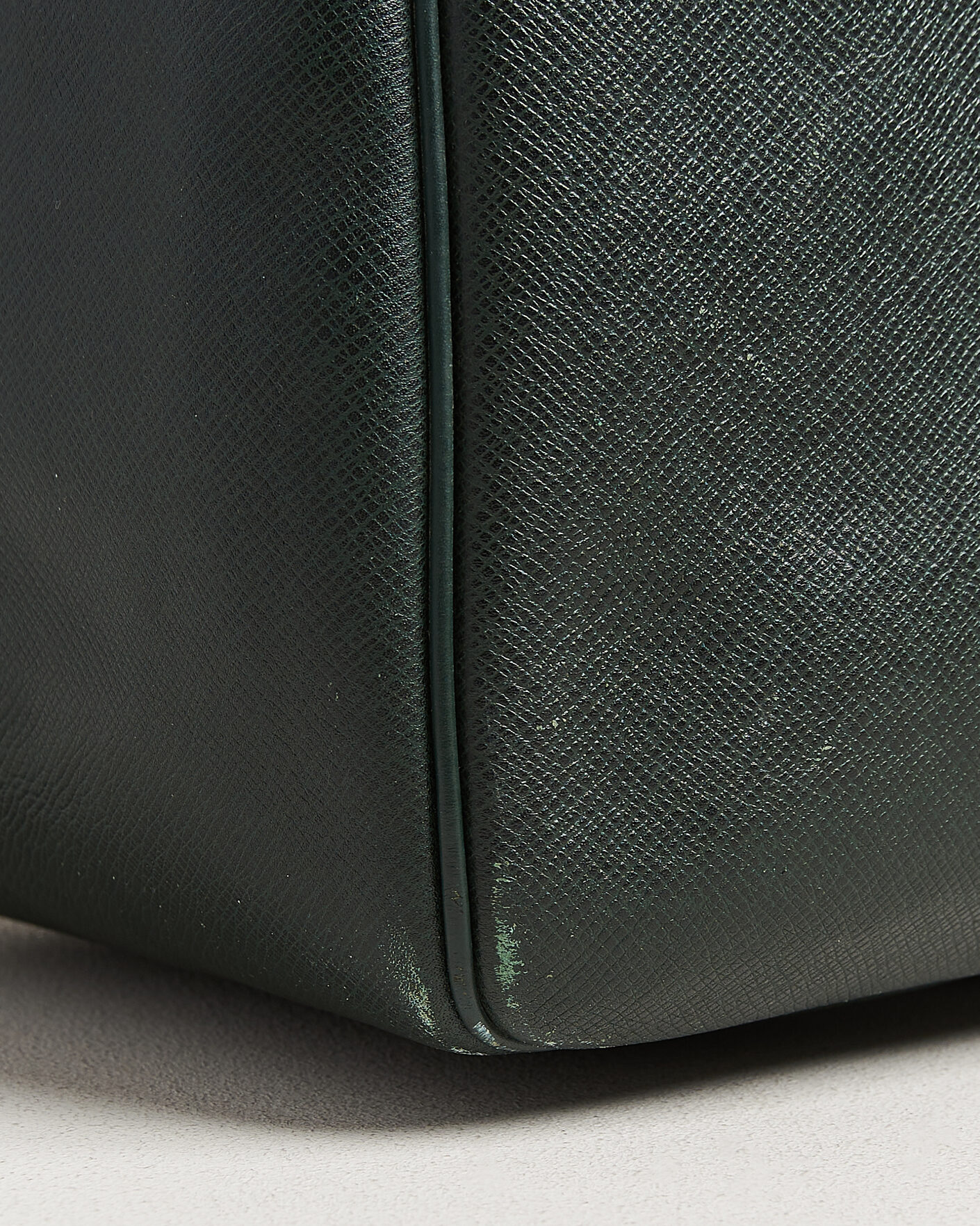 Homme | Pre-Owned & Vintage Bags | Louis Vuitton Pre-Owned | Taiga Kendall Weekend Bag GM Green