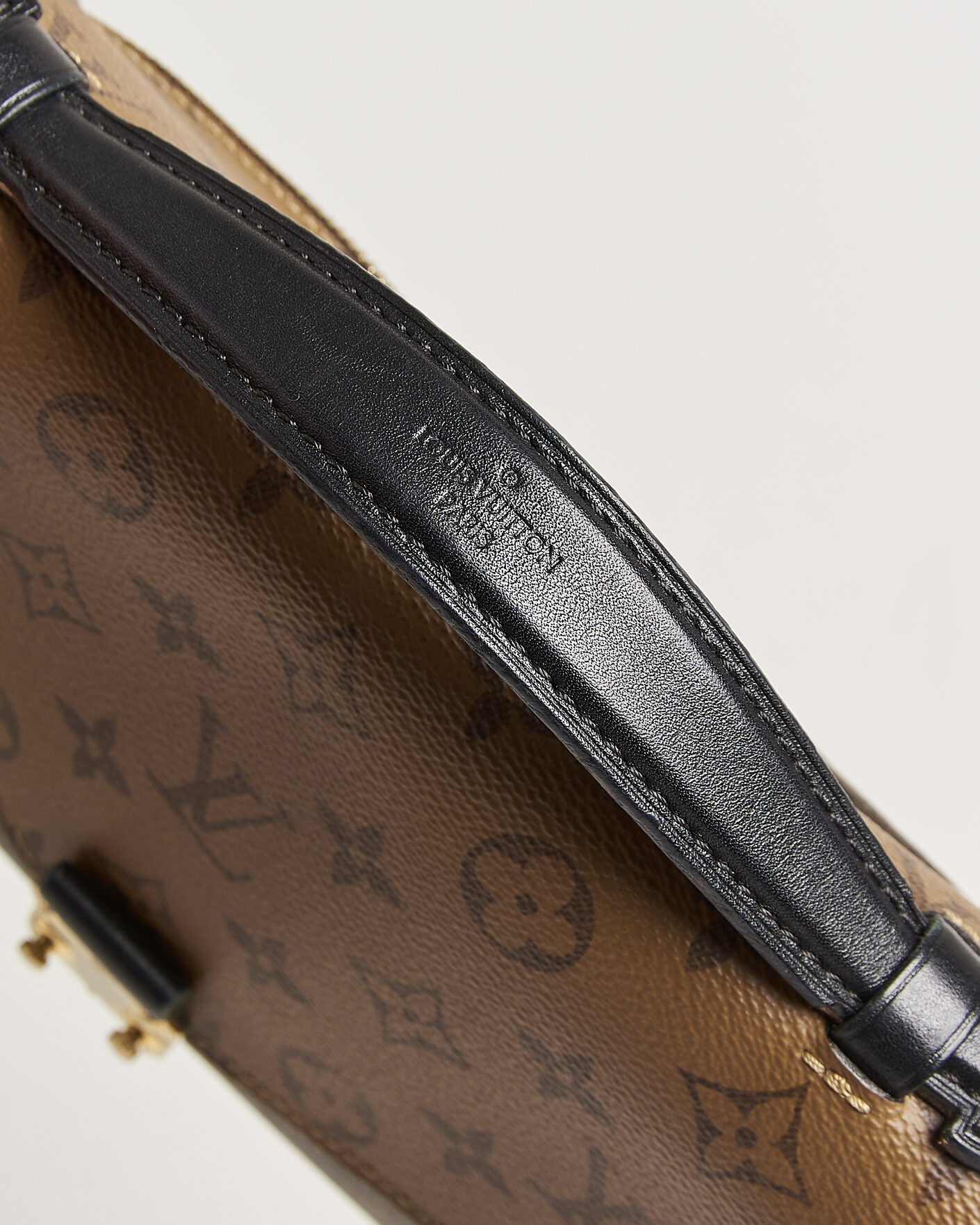 Homme | Pre-Owned & Vintage Bags | Louis Vuitton Pre-Owned | Pochette Métis Reverse Monogram