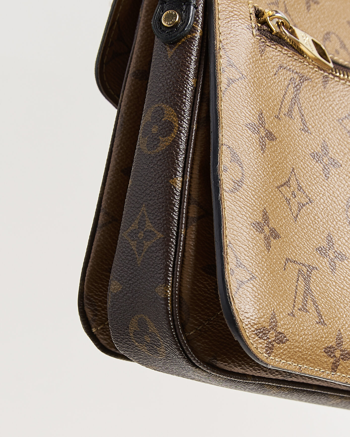Homme | Pre-Owned & Vintage Bags | Louis Vuitton Pre-Owned | Pochette Métis Reverse Monogram