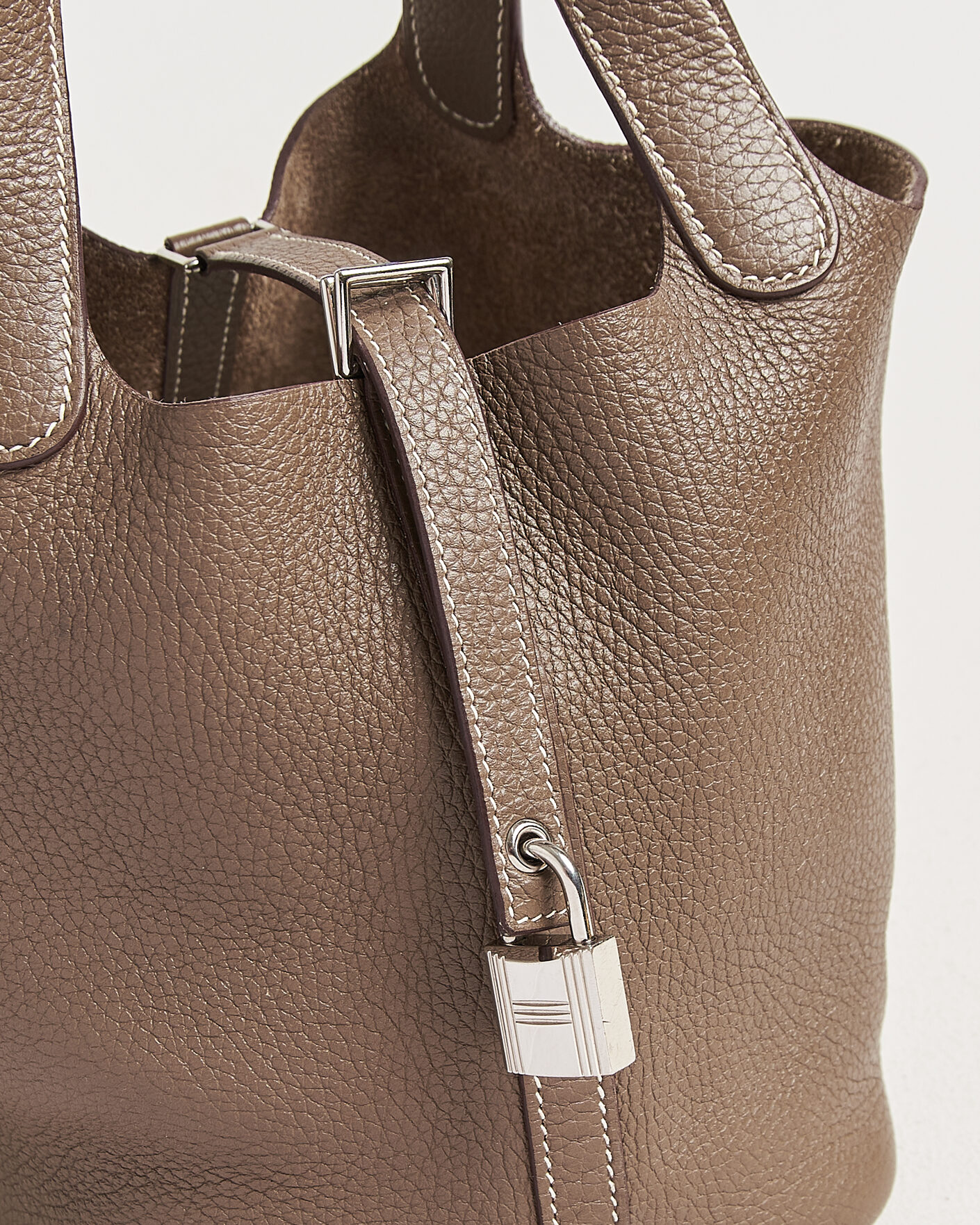Homme | Pre-Owned & Vintage Bags | Hermès Pre-Owned | Picotin Lock 18 Etoupe