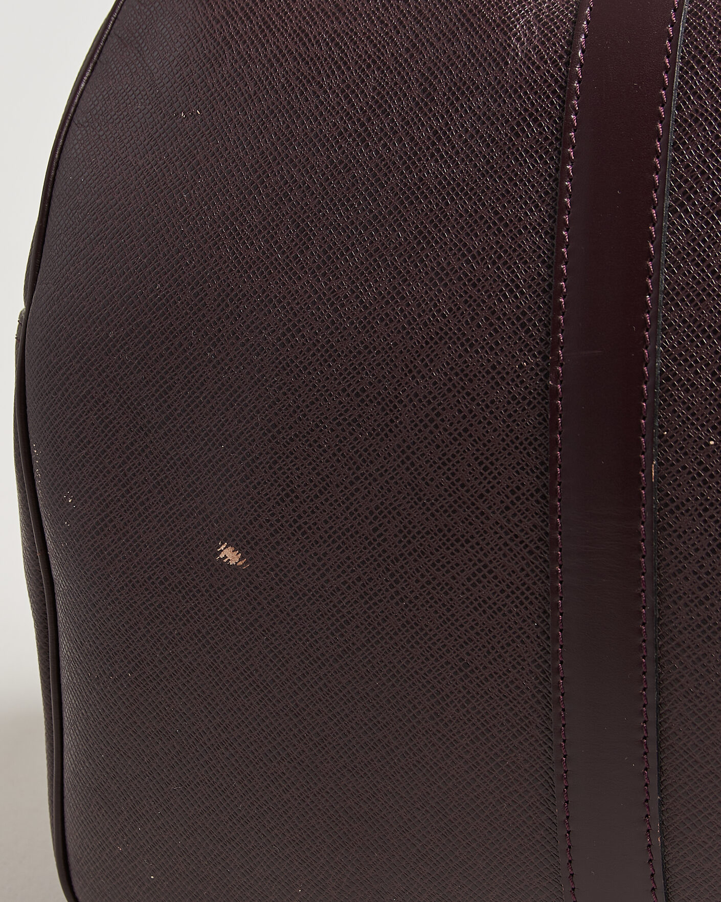 Homme | Pre-Owned & Vintage Bags | Louis Vuitton Pre-Owned | Taiga Kendall Weekend Bag PM Burgundy