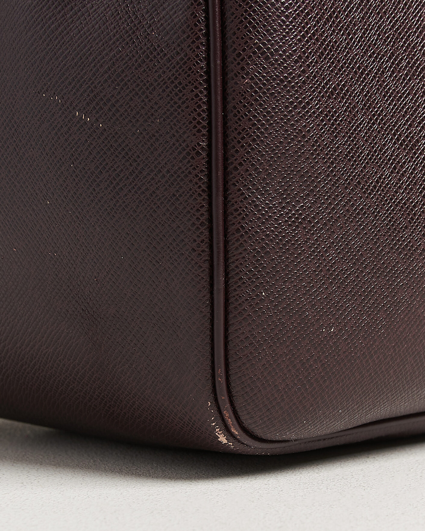 Homme | Pre-Owned & Vintage Bags | Louis Vuitton Pre-Owned | Taiga Kendall Weekend Bag PM Burgundy