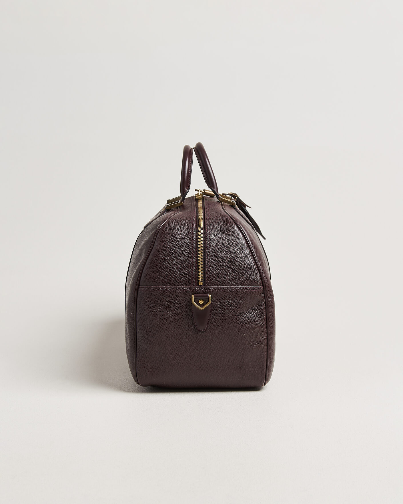 Homme | Pre-Owned & Vintage Bags | Louis Vuitton Pre-Owned | Taiga Kendall Weekend Bag PM Burgundy