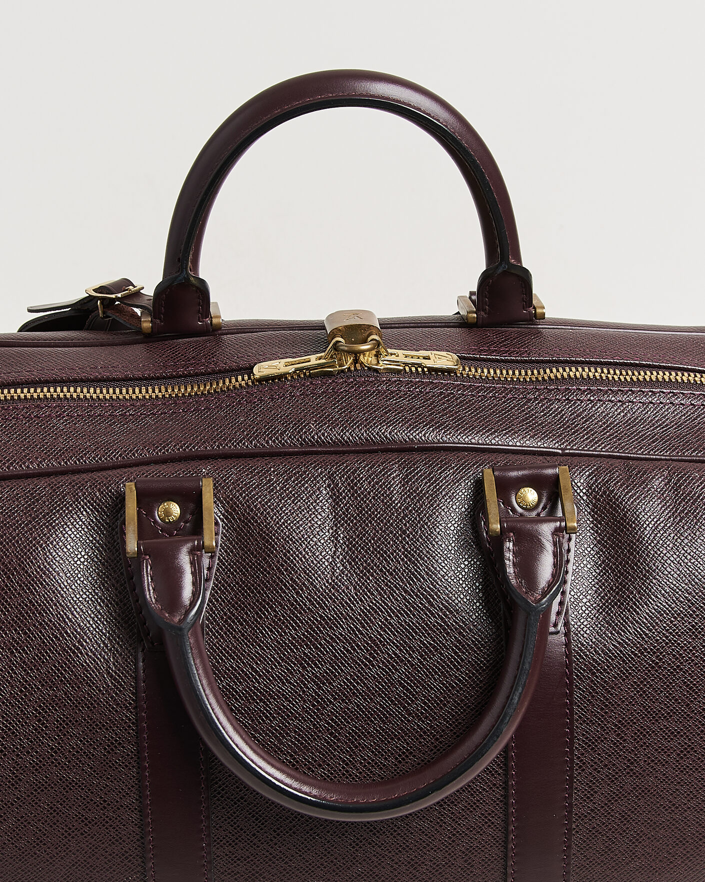 Homme | Pre-Owned & Vintage Bags | Louis Vuitton Pre-Owned | Taiga Kendall Weekend Bag PM Burgundy