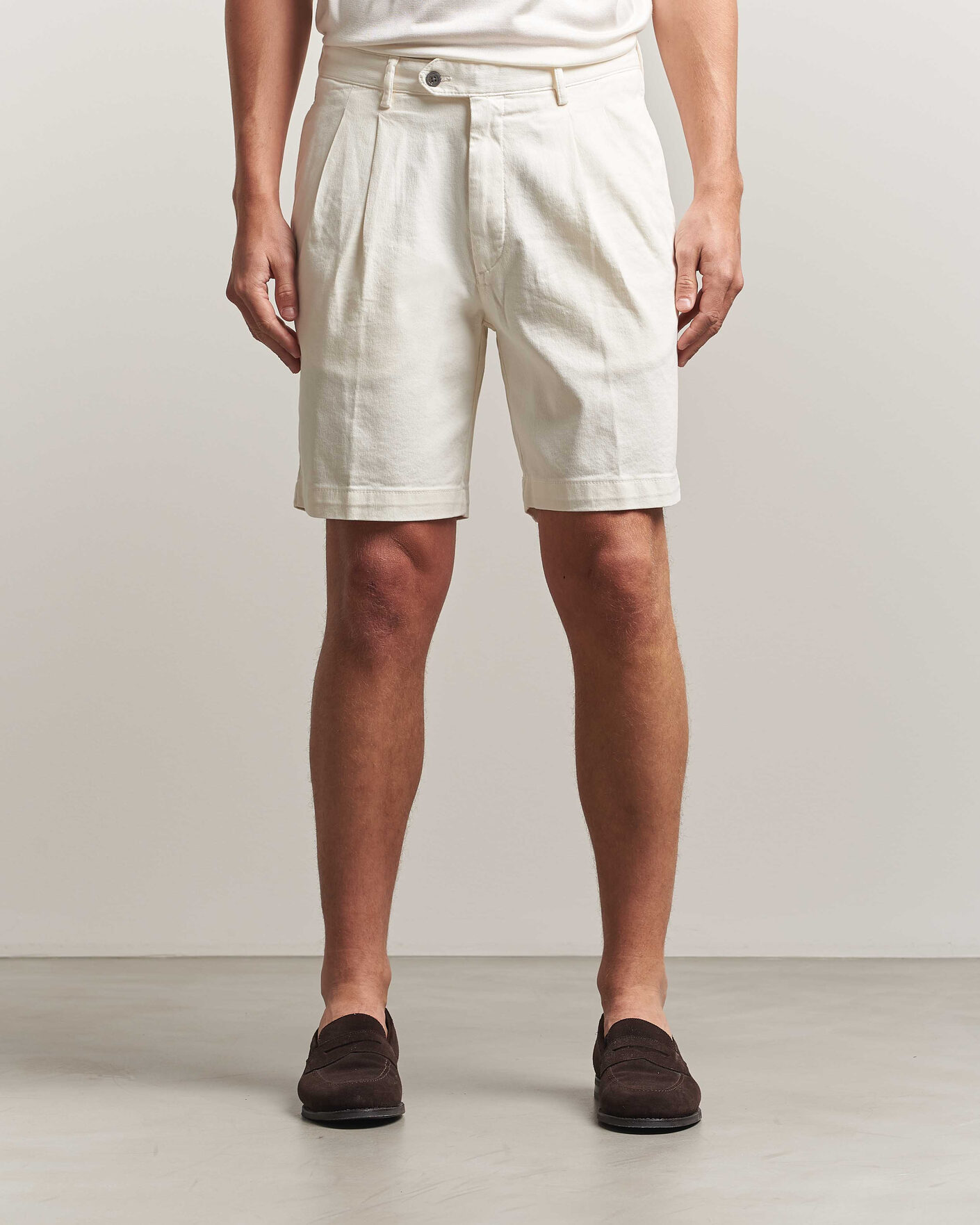 Homme | Shorts | Oscar Jacobson | Tanker Pleat Shorts White