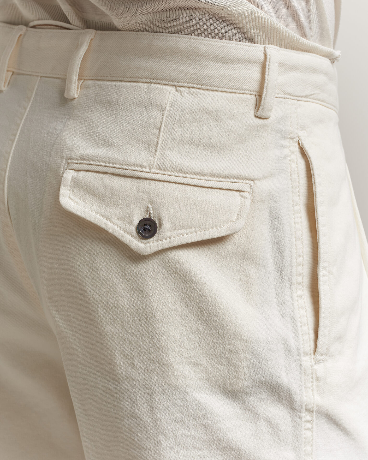 Homme | Shorts | Oscar Jacobson | Tanker Pleat Shorts White