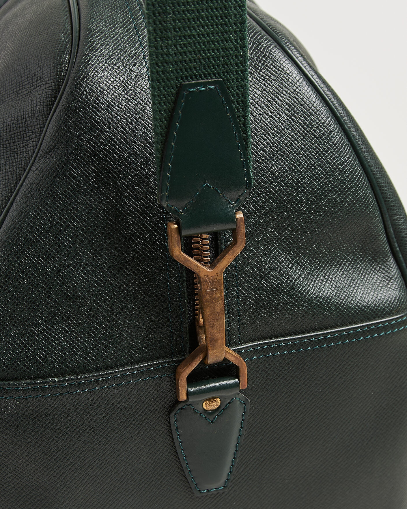Homme | Pre-Owned & Vintage Bags | Louis Vuitton Pre-Owned | Taiga Kendall GM Bag Green