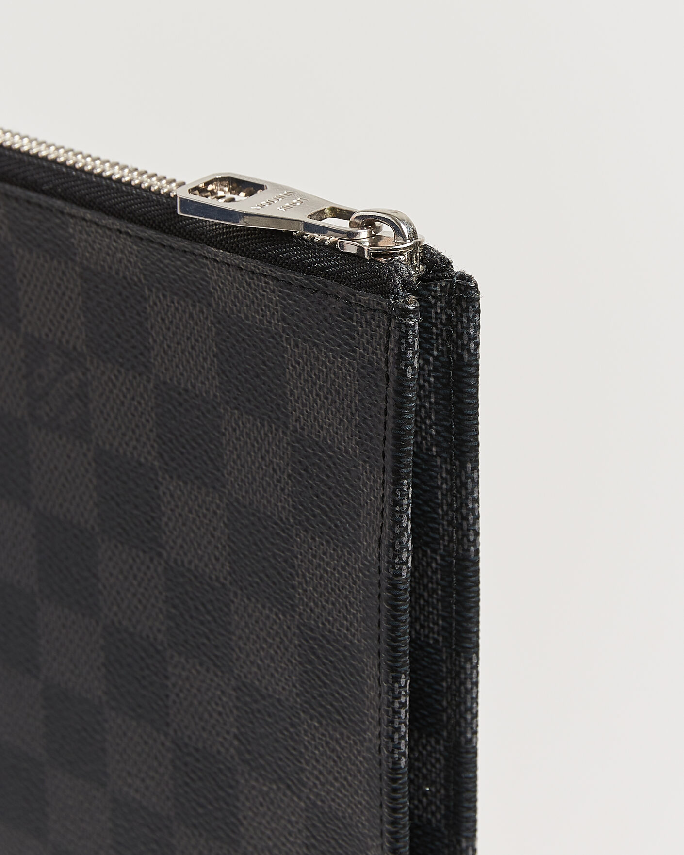 Homme | Pre-Owned & Vintage Bags | Louis Vuitton Pre-Owned | Pochette Jules Damier Graphite